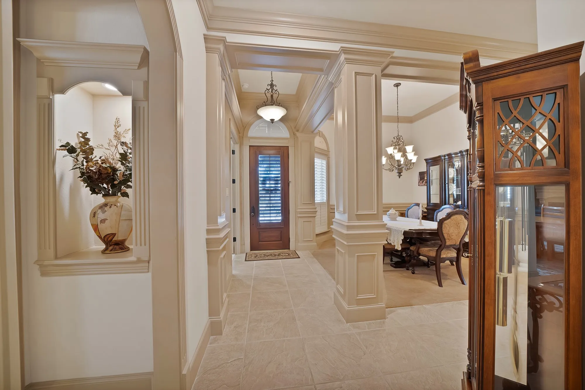 Single Family Residence For Sale in Tarrant County , 1408 St Tropez Lane, Arlington, Texas 76013, 3 Bedroom, 3 Bathroom, 2 Garage spaces, 2,662 Sqft, built in 2007, mls#21411108, Real Estate Agent in Arlington, Homes For Sale in Tarrant county, Homes For Sale in Arlington, Realtor in Arlington Texas, Real Estate Brokerage Independent Realty Texas, Luminita Cordes Realtor