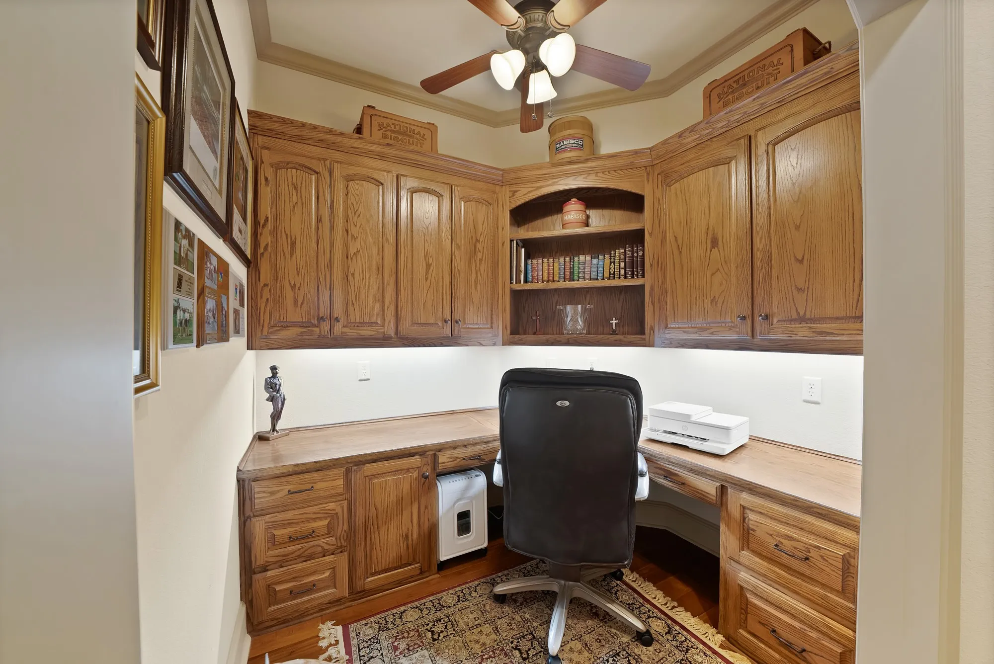Single Family Residence For Sale in Tarrant County , 1408 St Tropez Lane, Arlington, Texas 76013, 3 Bedroom, 3 Bathroom, 2 Garage spaces, 2,662 Sqft, built in 2007, mls#21411108, Real Estate Agent in Arlington, Homes For Sale in Tarrant county, Homes For Sale in Arlington, Realtor in Arlington Texas, Real Estate Brokerage Independent Realty Texas, Luminita Cordes Realtor