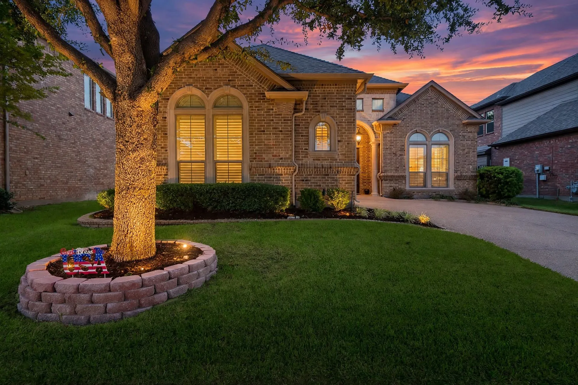 Single Family Residence For Sale in Tarrant County , 1408 St Tropez Lane, Arlington, Texas 76013, 3 Bedroom, 3 Bathroom, 2 Garage spaces, 2,662 Sqft, built in 2007, mls#21411108, Real Estate Agent in Arlington, Homes For Sale in Tarrant county, Homes For Sale in Arlington, Realtor in Arlington Texas, Real Estate Brokerage Independent Realty Texas, Luminita Cordes Realtor