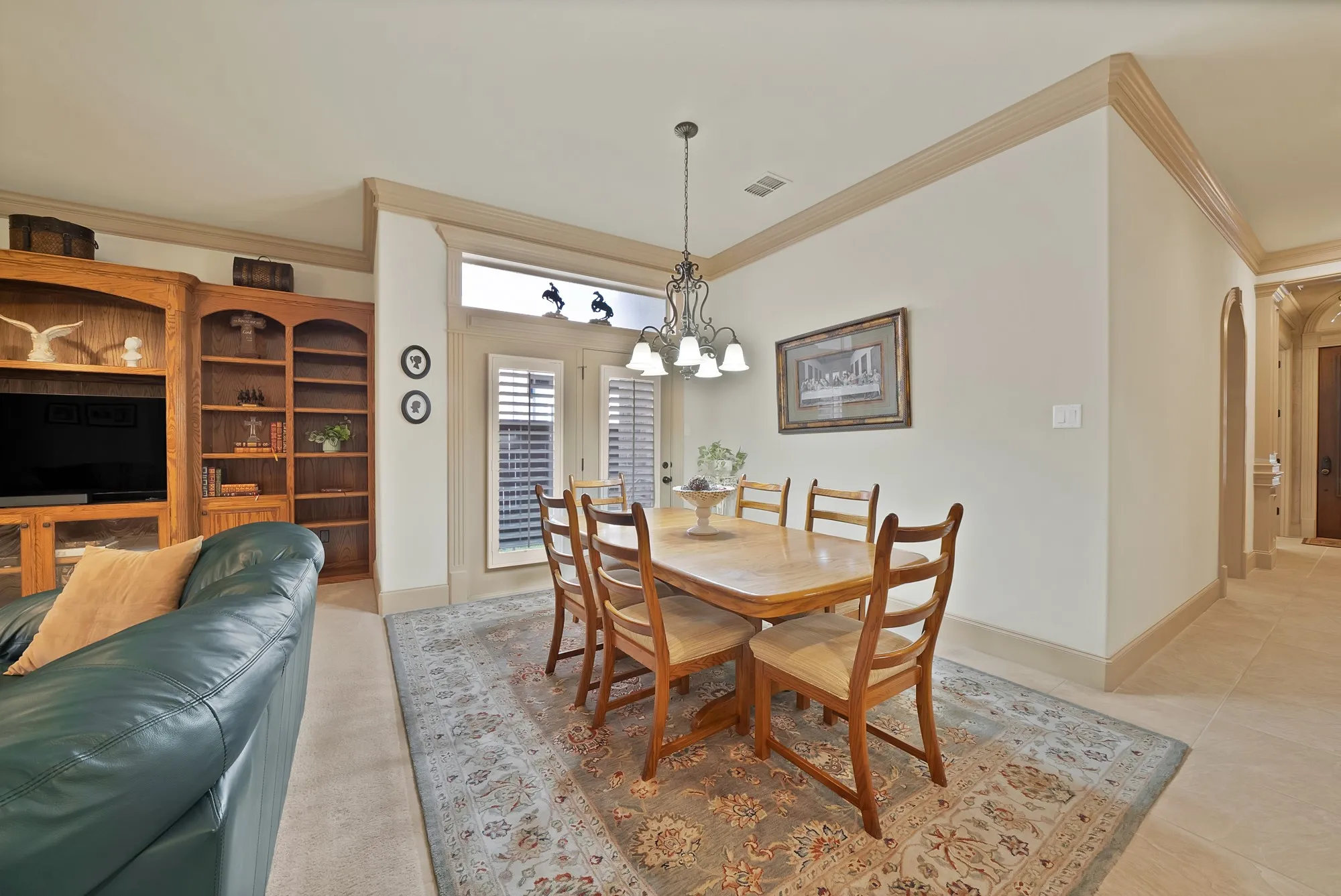 Single Family Residence For Sale in Tarrant County , 1408 St Tropez Lane, Arlington, Texas 76013, 3 Bedroom, 3 Bathroom, 2 Garage spaces, 2,662 Sqft, built in 2007, mls#21411108, Real Estate Agent in Arlington, Homes For Sale in Tarrant county, Homes For Sale in Arlington, Realtor in Arlington Texas, Real Estate Brokerage Independent Realty Texas, Luminita Cordes Realtor