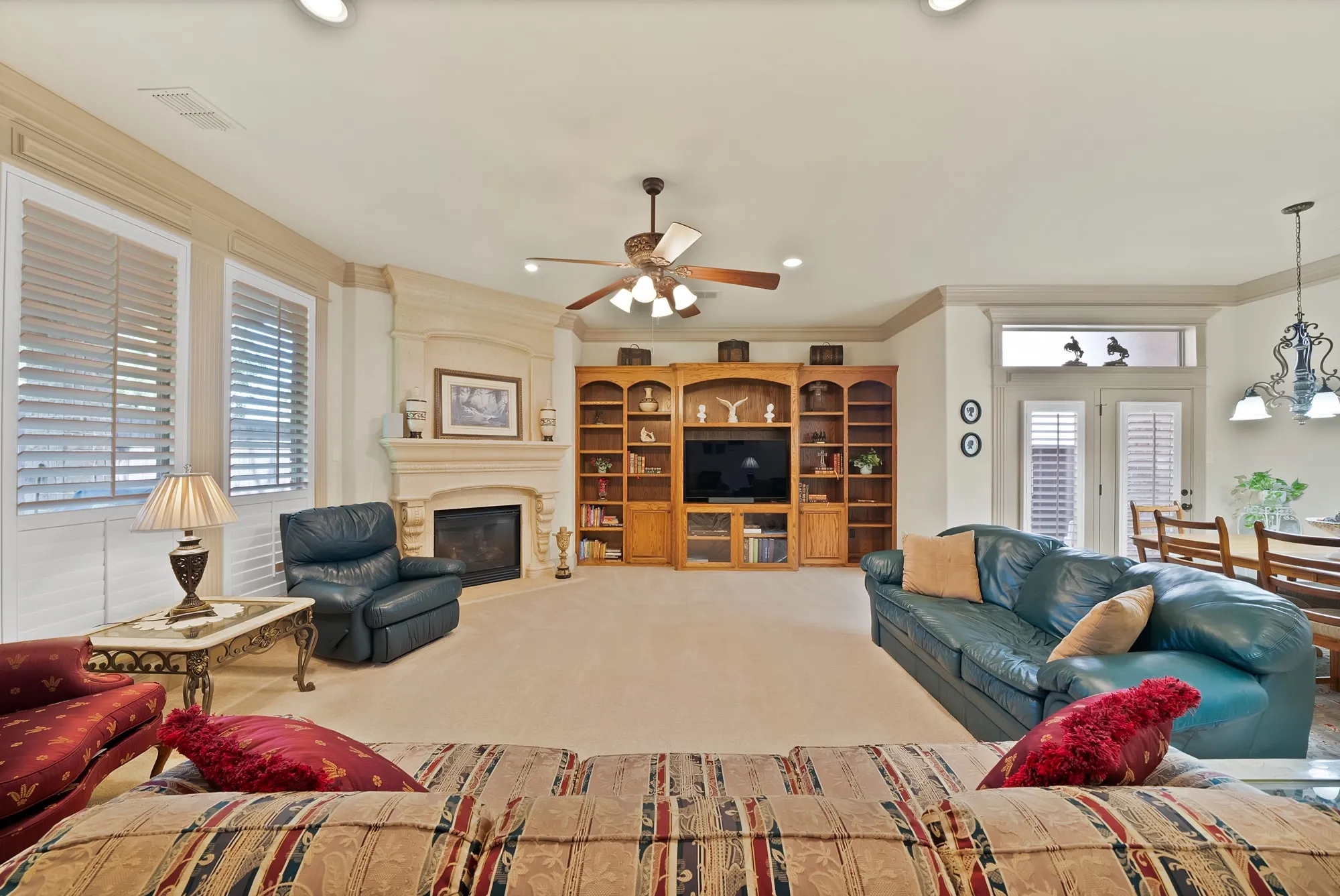 Single Family Residence For Sale in Tarrant County , 1408 St Tropez Lane, Arlington, Texas 76013, 3 Bedroom, 3 Bathroom, 2 Garage spaces, 2,662 Sqft, built in 2007, mls#21411108, Real Estate Agent in Arlington, Homes For Sale in Tarrant county, Homes For Sale in Arlington, Realtor in Arlington Texas, Real Estate Brokerage Independent Realty Texas, Luminita Cordes Realtor