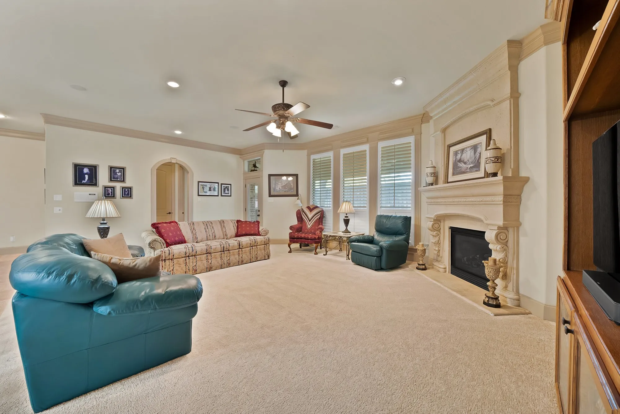 Single Family Residence For Sale in Tarrant County , 1408 St Tropez Lane, Arlington, Texas 76013, 3 Bedroom, 3 Bathroom, 2 Garage spaces, 2,662 Sqft, built in 2007, mls#21411108, Real Estate Agent in Arlington, Homes For Sale in Tarrant county, Homes For Sale in Arlington, Realtor in Arlington Texas, Real Estate Brokerage Independent Realty Texas, Luminita Cordes Realtor