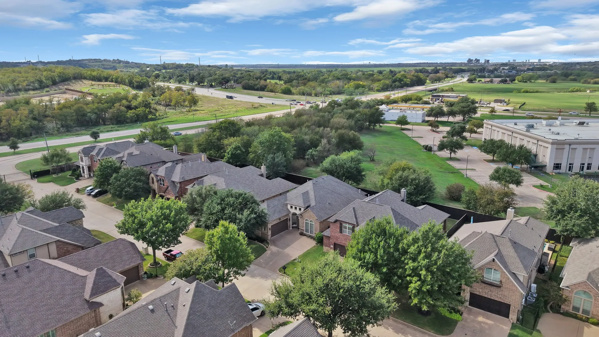 Single Family Residence For Sale in Tarrant County , 1408 St Tropez Lane, Arlington, Texas 76013, 3 Bedroom, 3 Bathroom, 2 Garage spaces, 2,662 Sqft, built in 2007, mls#21411108, Real Estate Agent in Arlington, Homes For Sale in Tarrant county, Homes For Sale in Arlington, Realtor in Arlington Texas, Real Estate Brokerage Independent Realty Texas, Luminita Cordes Realtor