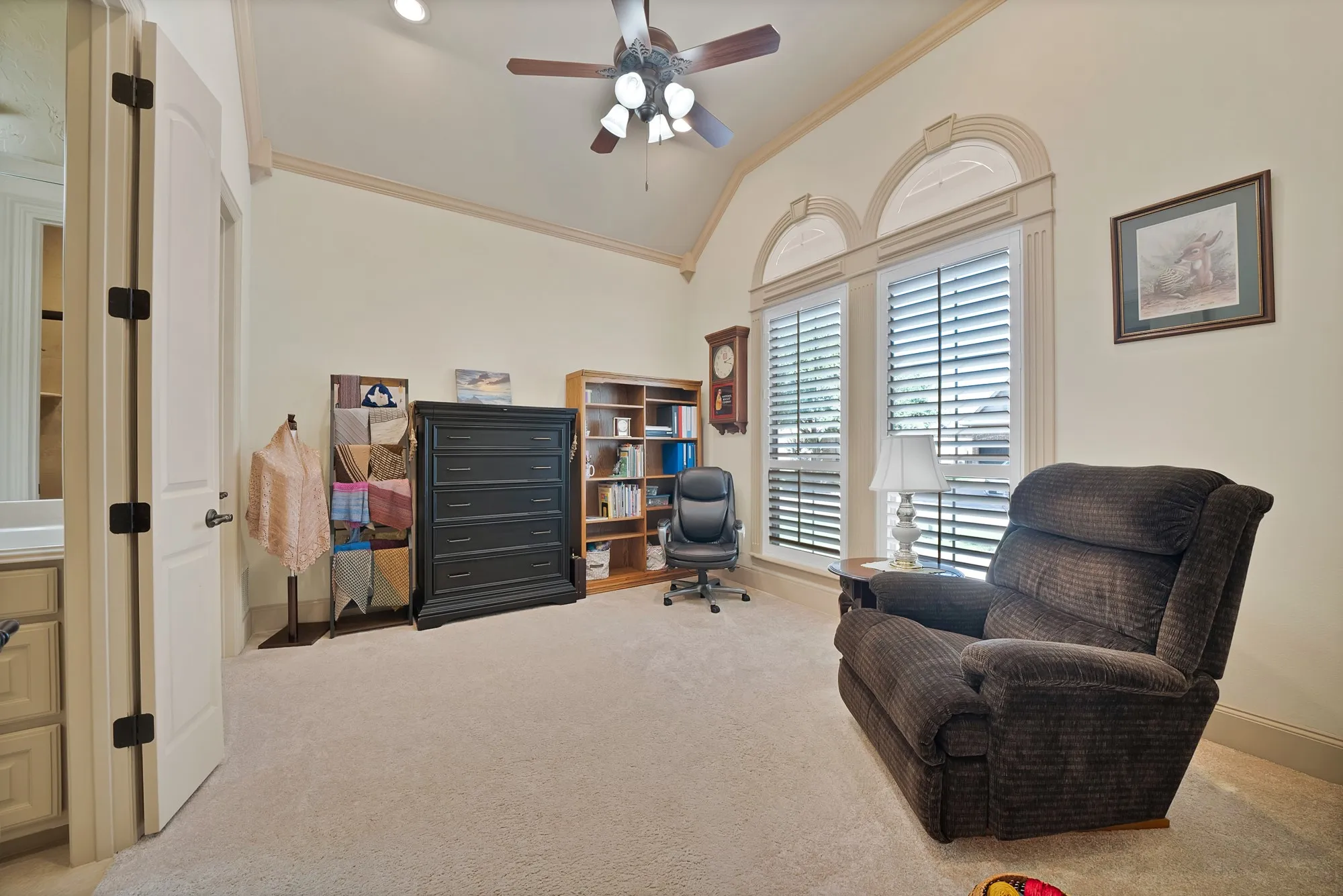 Single Family Residence For Sale in Tarrant County , 1408 St Tropez Lane, Arlington, Texas 76013, 3 Bedroom, 3 Bathroom, 2 Garage spaces, 2,662 Sqft, built in 2007, mls#21411108, Real Estate Agent in Arlington, Homes For Sale in Tarrant county, Homes For Sale in Arlington, Realtor in Arlington Texas, Real Estate Brokerage Independent Realty Texas, Luminita Cordes Realtor