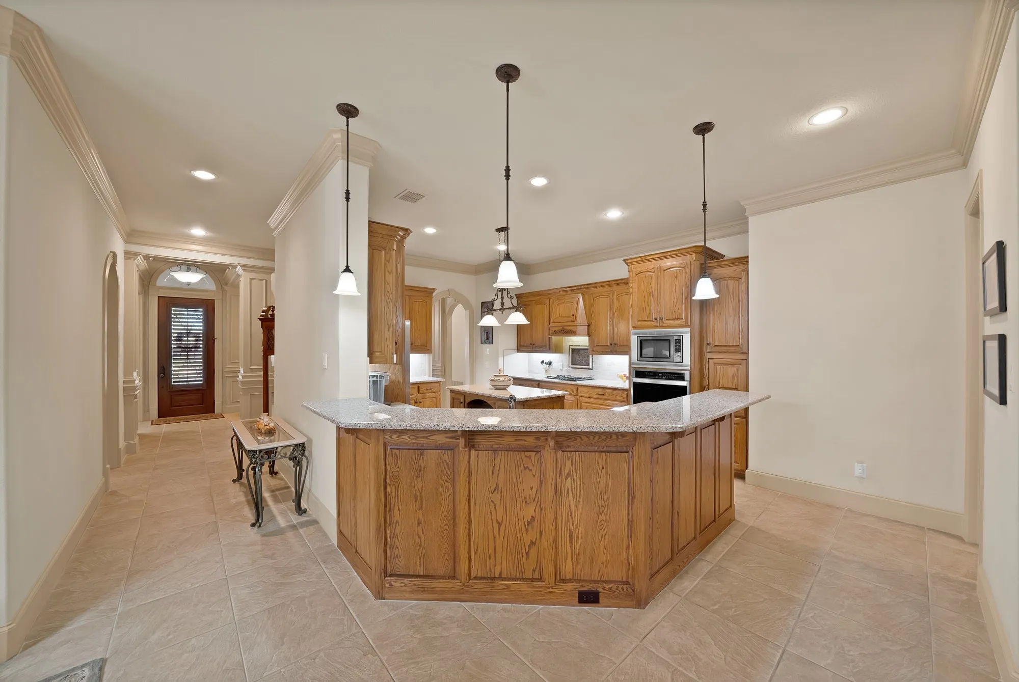 Single Family Residence For Sale in Tarrant County , 1408 St Tropez Lane, Arlington, Texas 76013, 3 Bedroom, 3 Bathroom, 2 Garage spaces, 2,662 Sqft, built in 2007, mls#21411108, Real Estate Agent in Arlington, Homes For Sale in Tarrant county, Homes For Sale in Arlington, Realtor in Arlington Texas, Real Estate Brokerage Independent Realty Texas, Luminita Cordes Realtor
