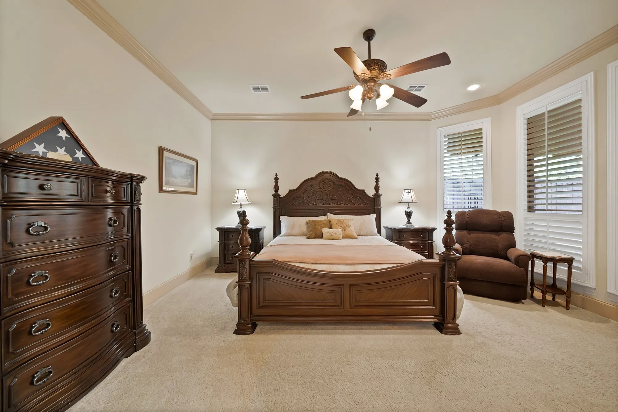 Single Family Residence For Sale in Tarrant County , 1408 St Tropez Lane, Arlington, Texas 76013, 3 Bedroom, 3 Bathroom, 2 Garage spaces, 2,662 Sqft, built in 2007, mls#21411108, Real Estate Agent in Arlington, Homes For Sale in Tarrant county, Homes For Sale in Arlington, Realtor in Arlington Texas, Real Estate Brokerage Independent Realty Texas, Luminita Cordes Realtor