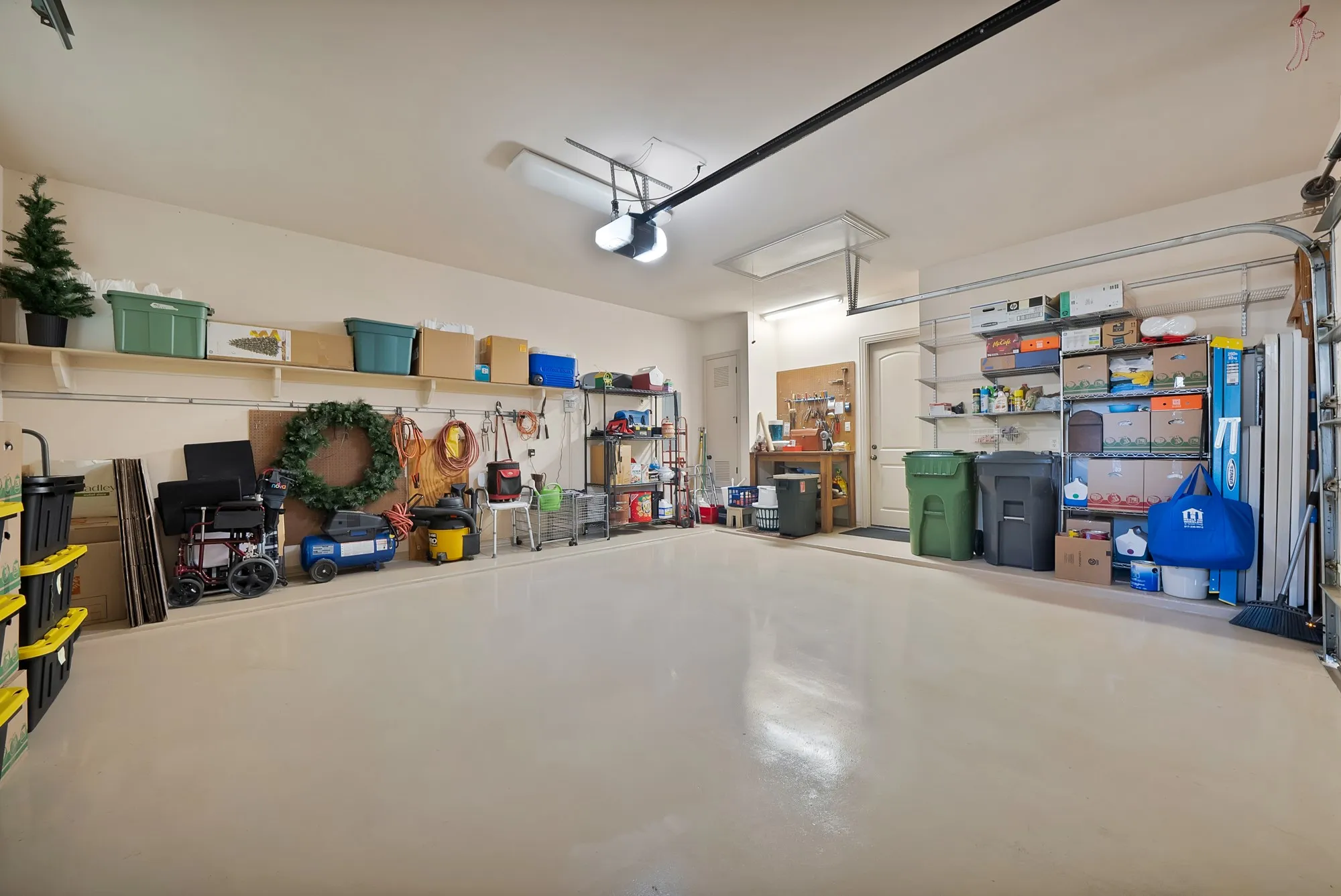 Single Family Residence For Sale in Tarrant County , 1408 St Tropez Lane, Arlington, Texas 76013, 3 Bedroom, 3 Bathroom, 2 Garage spaces, 2,662 Sqft, built in 2007, mls#21411108, Real Estate Agent in Arlington, Homes For Sale in Tarrant county, Homes For Sale in Arlington, Realtor in Arlington Texas, Real Estate Brokerage Independent Realty Texas, Luminita Cordes Realtor