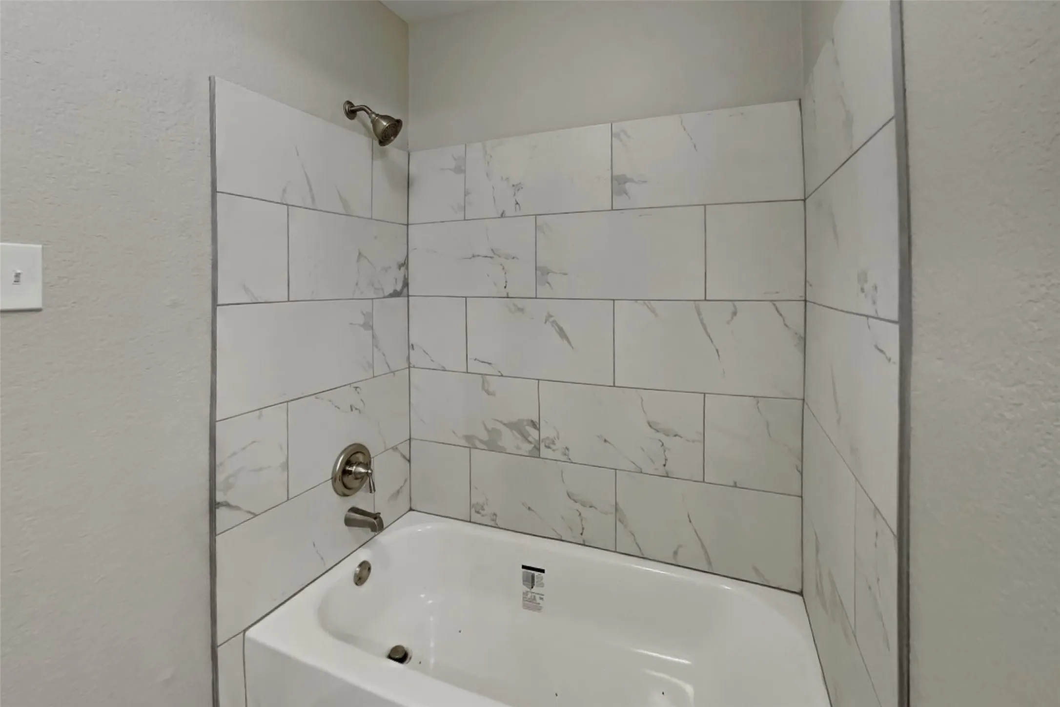 Single Family Residence For Rent in Tarrant County , 908 Chestnut Avenue, Burleson, Texas 76028, 3 Bedroom, 2 Bathroom, 2 Garage spaces, 1,709 Sqft, built in 2004, mls#21412077, Real Estate Agent in Burleson, Homes For Rent in Tarrant county, Homes For Rent in Burleson, Realtor in Burleson Texas, Real Estate Brokerage Independent Realty Texas, Luminita Cordes Realtor