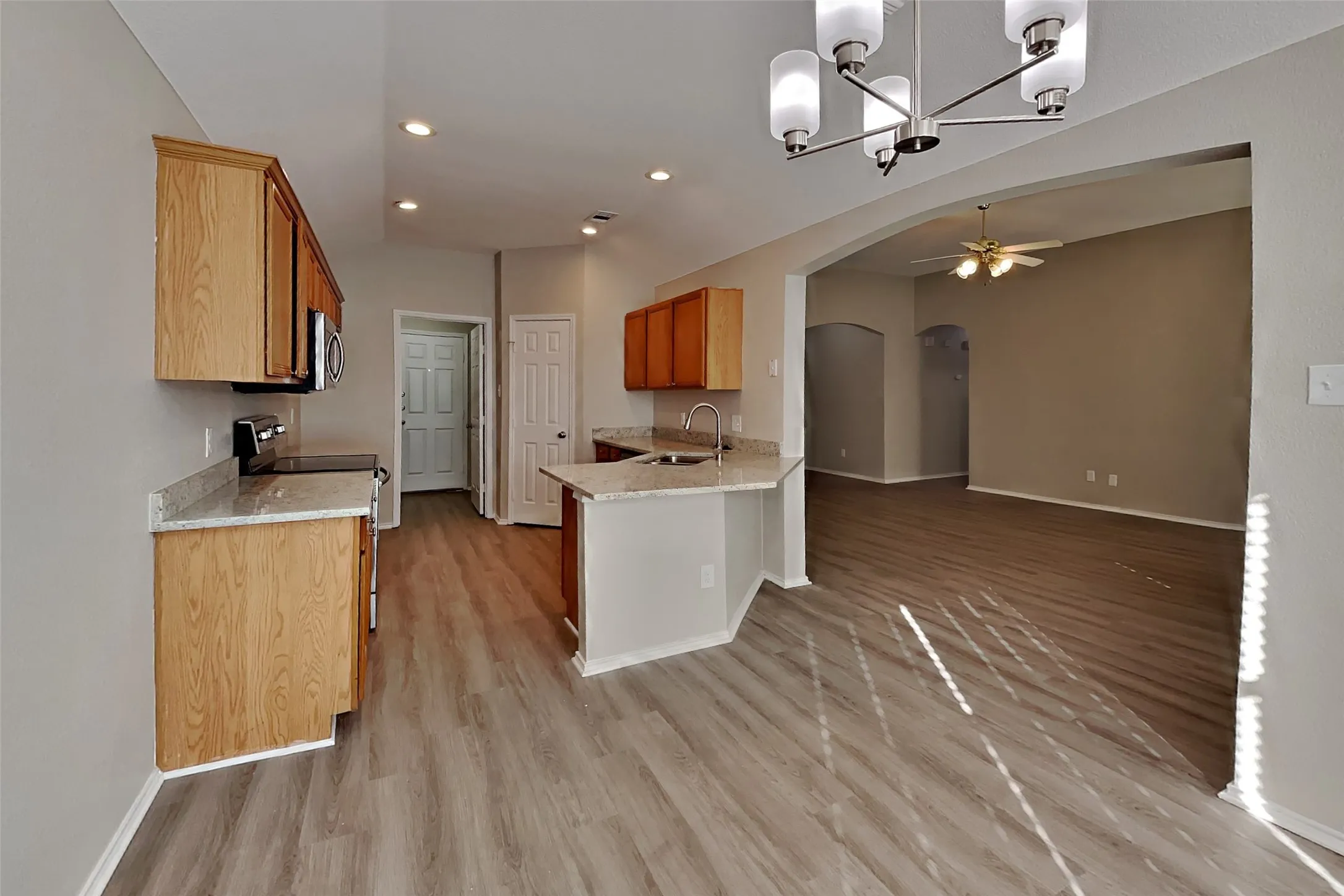 Single Family Residence For Rent in Tarrant County , 908 Chestnut Avenue, Burleson, Texas 76028, 3 Bedroom, 2 Bathroom, 2 Garage spaces, 1,709 Sqft, built in 2004, mls#21412077, Real Estate Agent in Burleson, Homes For Rent in Tarrant county, Homes For Rent in Burleson, Realtor in Burleson Texas, Real Estate Brokerage Independent Realty Texas, Luminita Cordes Realtor