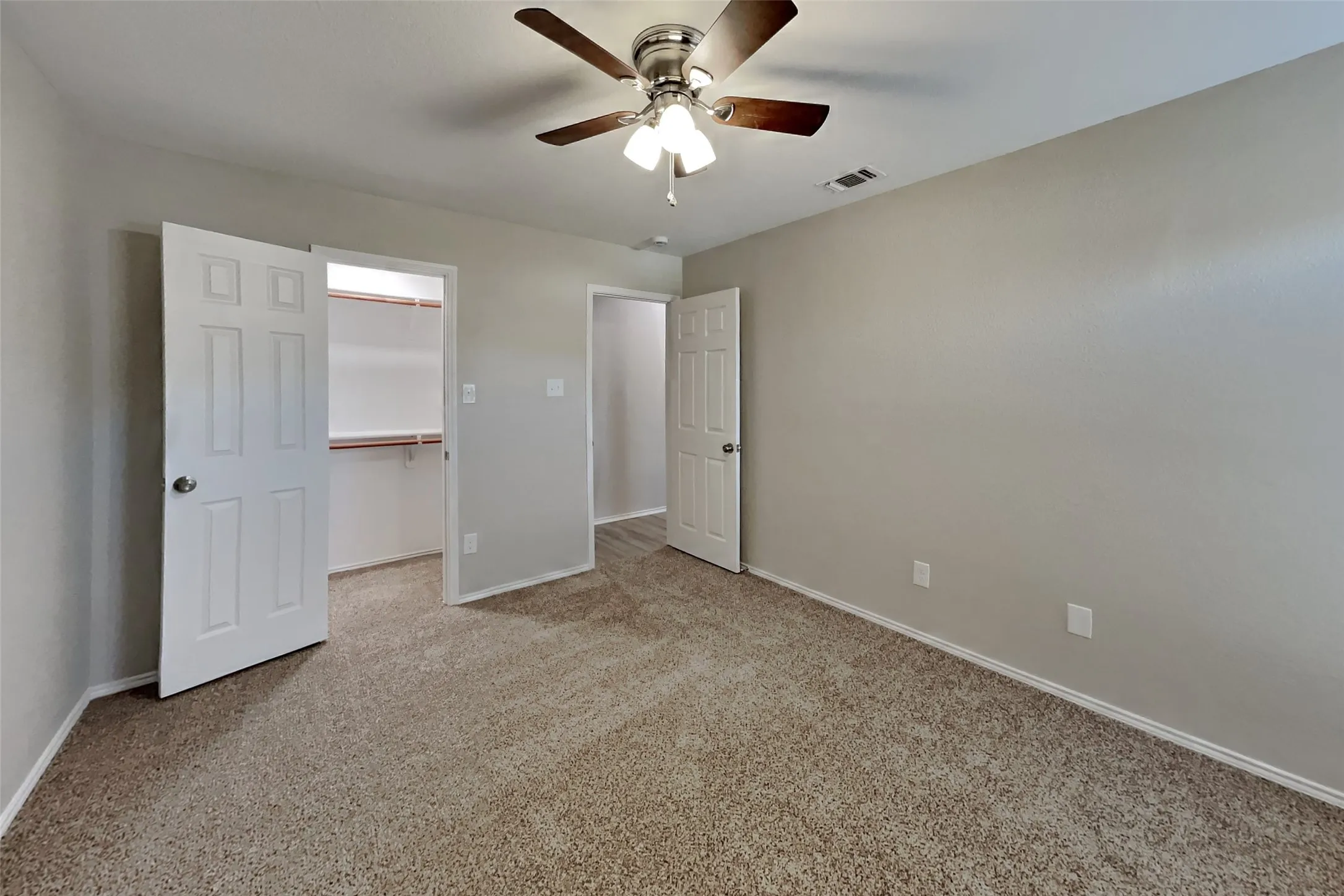 Single Family Residence For Rent in Tarrant County , 908 Chestnut Avenue, Burleson, Texas 76028, 3 Bedroom, 2 Bathroom, 2 Garage spaces, 1,709 Sqft, built in 2004, mls#21412077, Real Estate Agent in Burleson, Homes For Rent in Tarrant county, Homes For Rent in Burleson, Realtor in Burleson Texas, Real Estate Brokerage Independent Realty Texas, Luminita Cordes Realtor