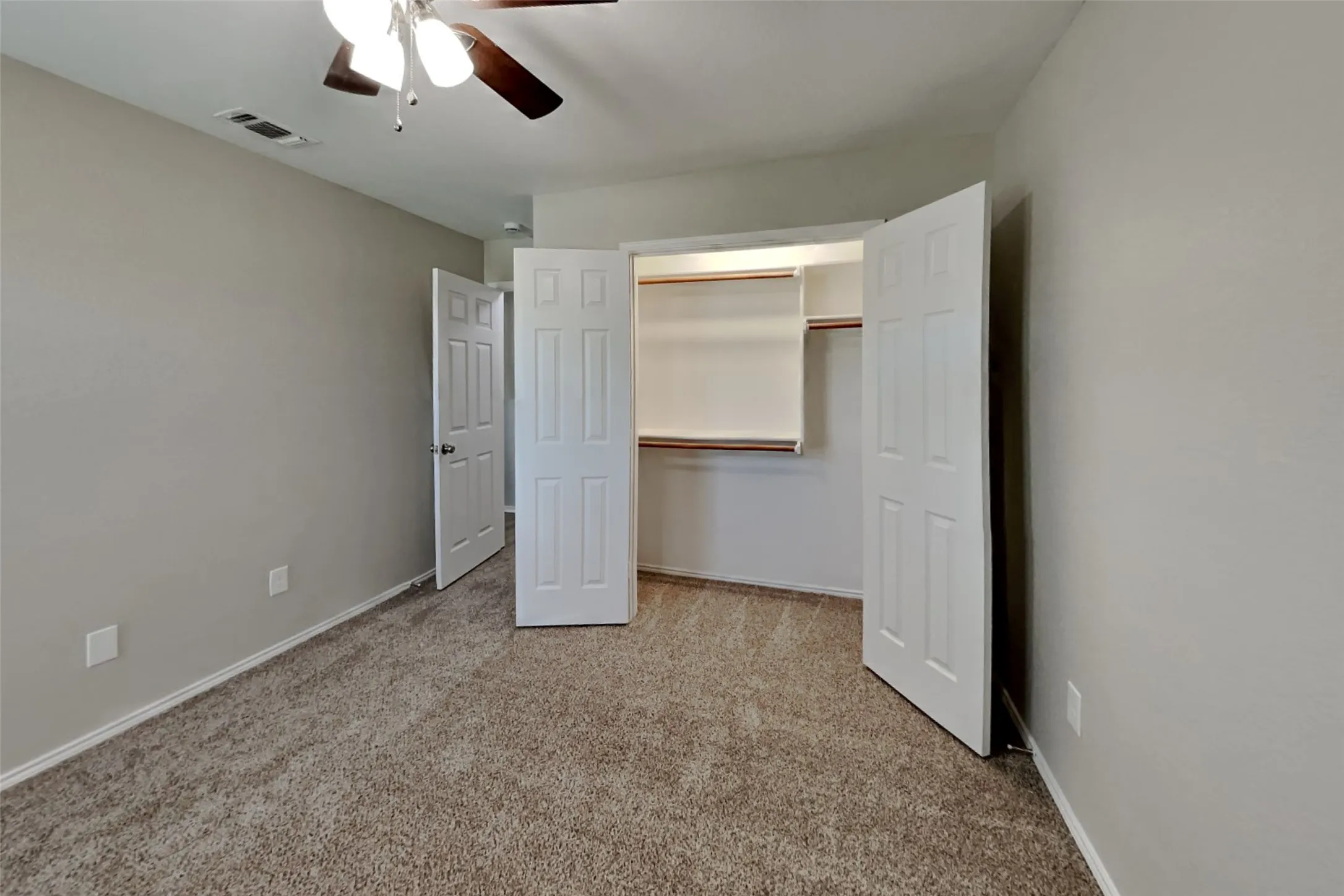 Single Family Residence For Rent in Tarrant County , 908 Chestnut Avenue, Burleson, Texas 76028, 3 Bedroom, 2 Bathroom, 2 Garage spaces, 1,709 Sqft, built in 2004, mls#21412077, Real Estate Agent in Burleson, Homes For Rent in Tarrant county, Homes For Rent in Burleson, Realtor in Burleson Texas, Real Estate Brokerage Independent Realty Texas, Luminita Cordes Realtor