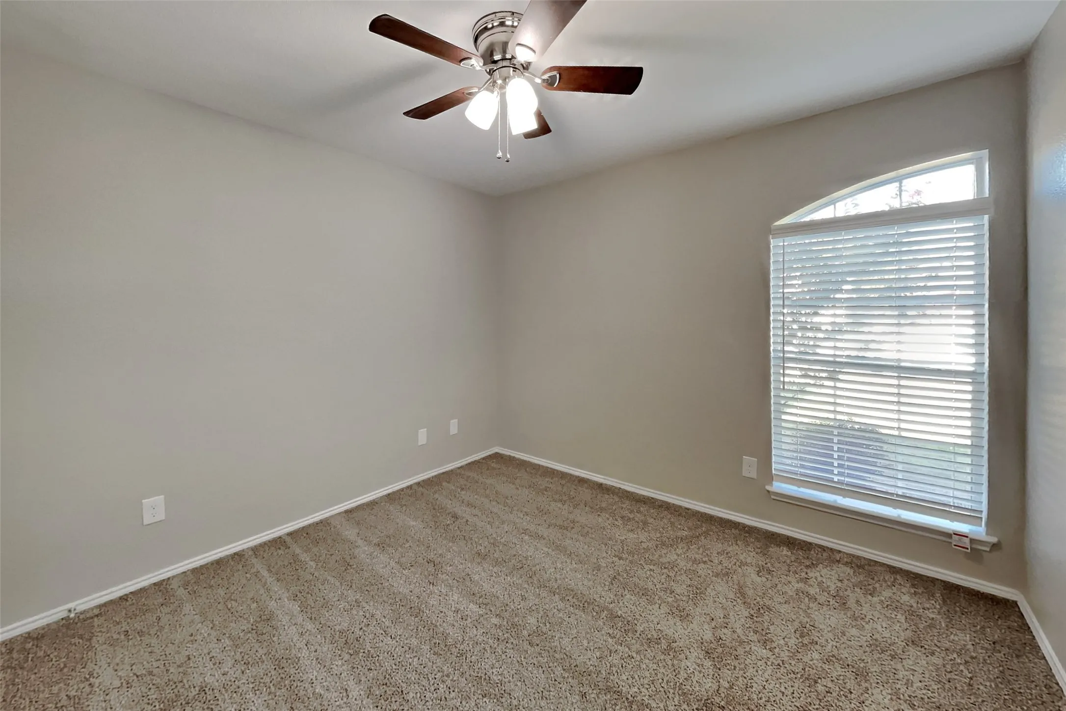 Single Family Residence For Rent in Tarrant County , 908 Chestnut Avenue, Burleson, Texas 76028, 3 Bedroom, 2 Bathroom, 2 Garage spaces, 1,709 Sqft, built in 2004, mls#21412077, Real Estate Agent in Burleson, Homes For Rent in Tarrant county, Homes For Rent in Burleson, Realtor in Burleson Texas, Real Estate Brokerage Independent Realty Texas, Luminita Cordes Realtor