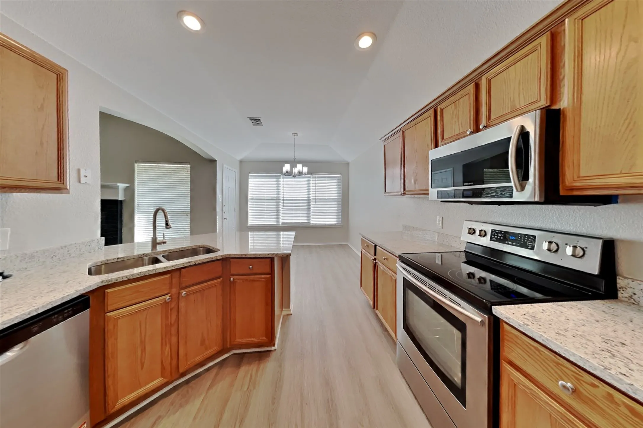 Single Family Residence For Rent in Tarrant County , 908 Chestnut Avenue, Burleson, Texas 76028, 3 Bedroom, 2 Bathroom, 2 Garage spaces, 1,709 Sqft, built in 2004, mls#21412077, Real Estate Agent in Burleson, Homes For Rent in Tarrant county, Homes For Rent in Burleson, Realtor in Burleson Texas, Real Estate Brokerage Independent Realty Texas, Luminita Cordes Realtor