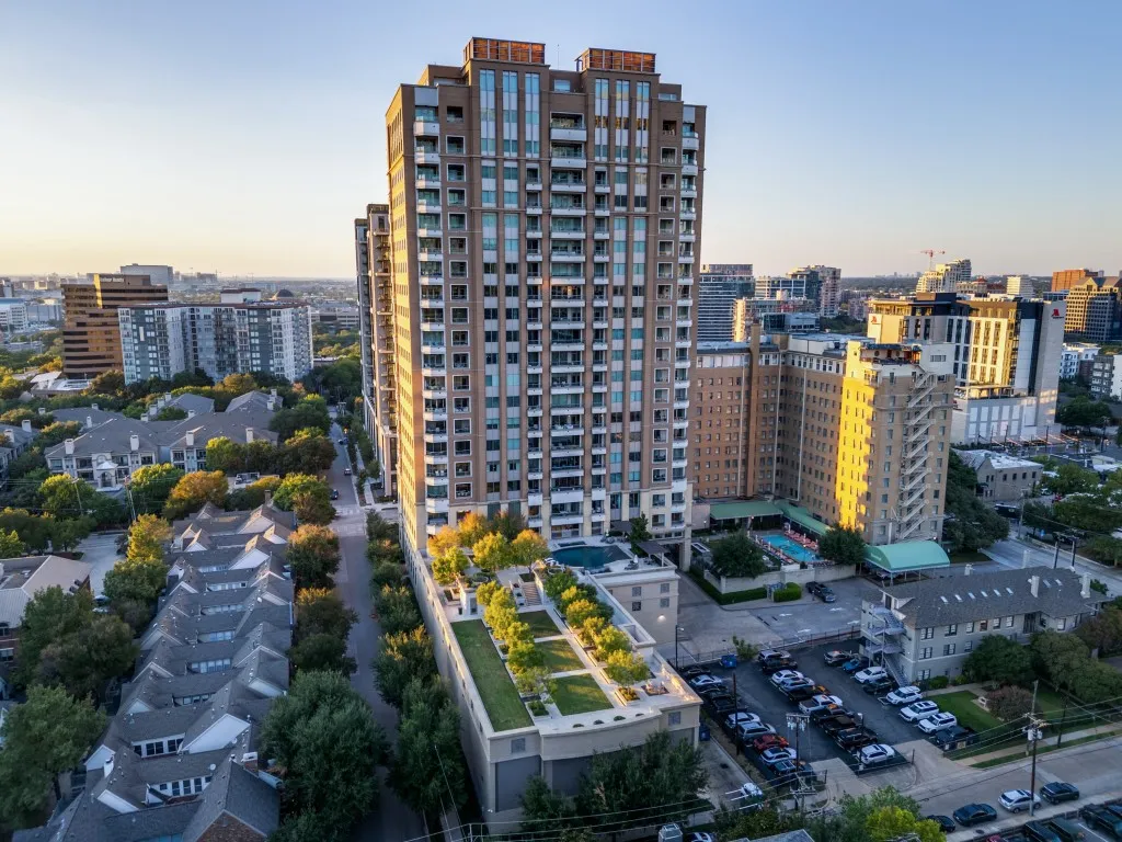 Condominium For Sale in Dallas County , 2300 Wolf Street 14A, Dallas, Texas 75201, 4 Bedroom, 4 Bathroom, 6 Garage spaces, 3,948 Sqft, built in 2017, mls#21400460, Real Estate Agent in Dallas, Homes For Sale in Dallas county, Homes For Sale in Dallas, Realtor in Dallas Texas, Real Estate Brokerage Independent Realty Texas, Luminita Cordes Realtor