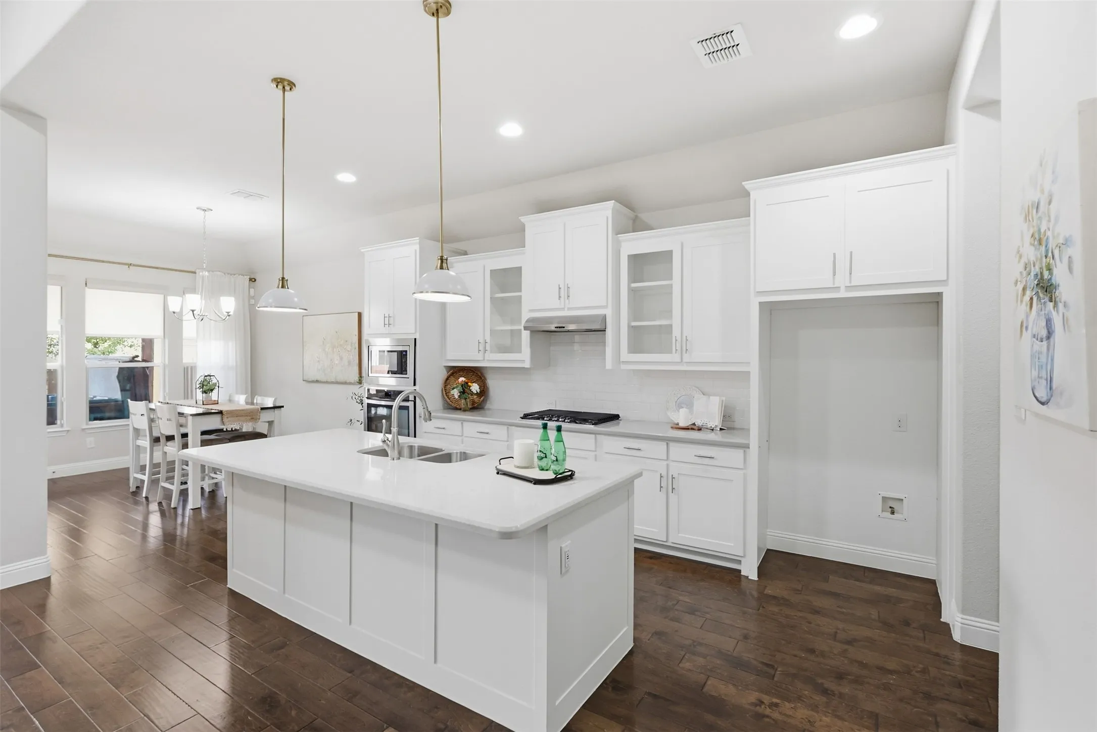Single Family Residence For Sale in Denton County , 14616 Spitfire Trail, Fort Worth, Texas 76262, 3 Bedroom, 3 Bathroom, 2 Garage spaces, 2,112 Sqft, built in 2017, mls#21404138, Real Estate Agent in Fort Worth, Homes For Sale in Denton county, Homes For Sale in Fort Worth, Realtor in Fort Worth Texas, Real Estate Brokerage Independent Realty Texas, Luminita Cordes Realtor