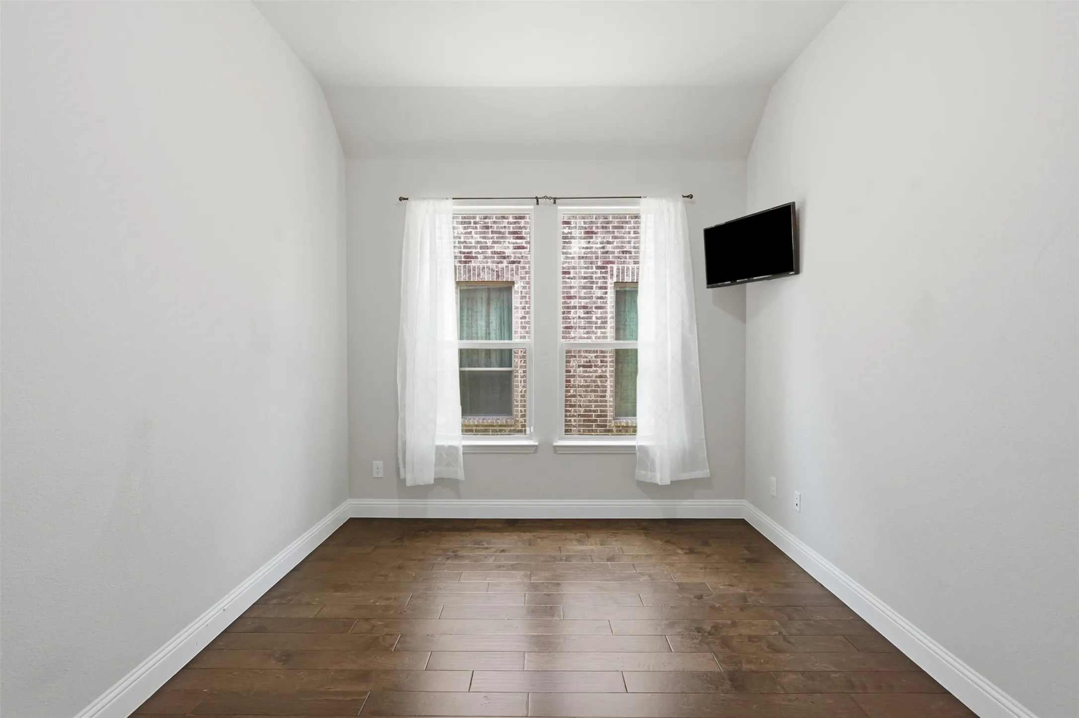 Single Family Residence For Sale in Denton County , 14616 Spitfire Trail, Fort Worth, Texas 76262, 3 Bedroom, 3 Bathroom, 2 Garage spaces, 2,112 Sqft, built in 2017, mls#21404138, Real Estate Agent in Fort Worth, Homes For Sale in Denton county, Homes For Sale in Fort Worth, Realtor in Fort Worth Texas, Real Estate Brokerage Independent Realty Texas, Luminita Cordes Realtor