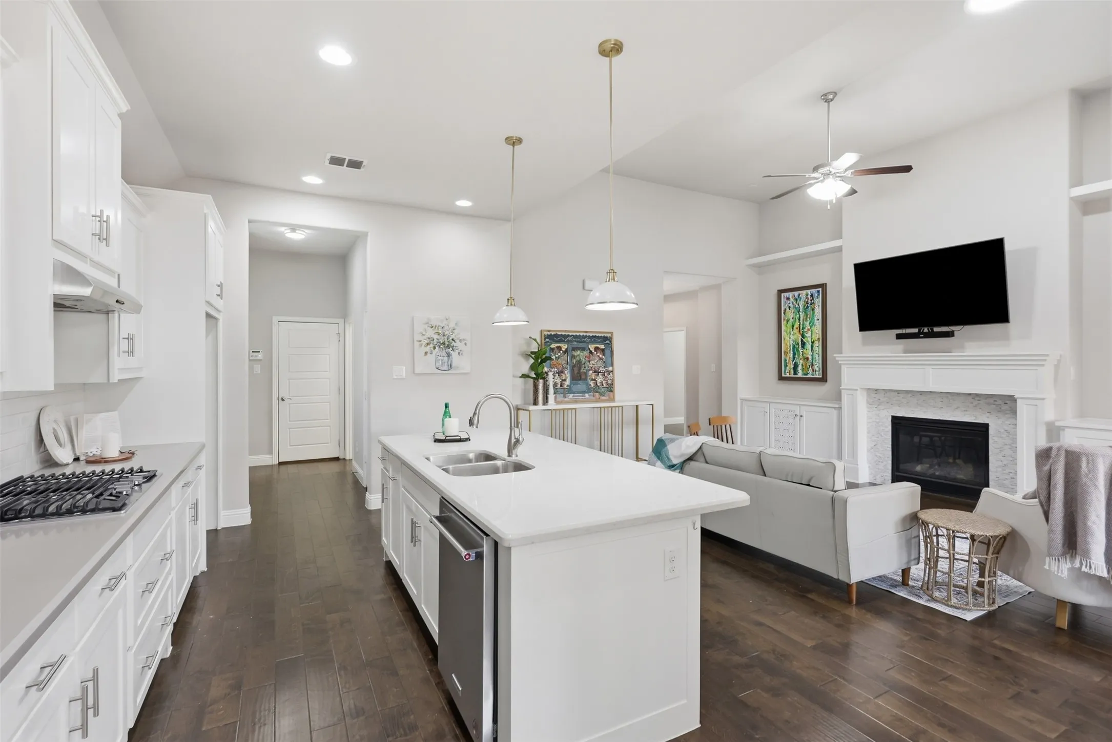 Single Family Residence For Sale in Denton County , 14616 Spitfire Trail, Fort Worth, Texas 76262, 3 Bedroom, 3 Bathroom, 2 Garage spaces, 2,112 Sqft, built in 2017, mls#21404138, Real Estate Agent in Fort Worth, Homes For Sale in Denton county, Homes For Sale in Fort Worth, Realtor in Fort Worth Texas, Real Estate Brokerage Independent Realty Texas, Luminita Cordes Realtor