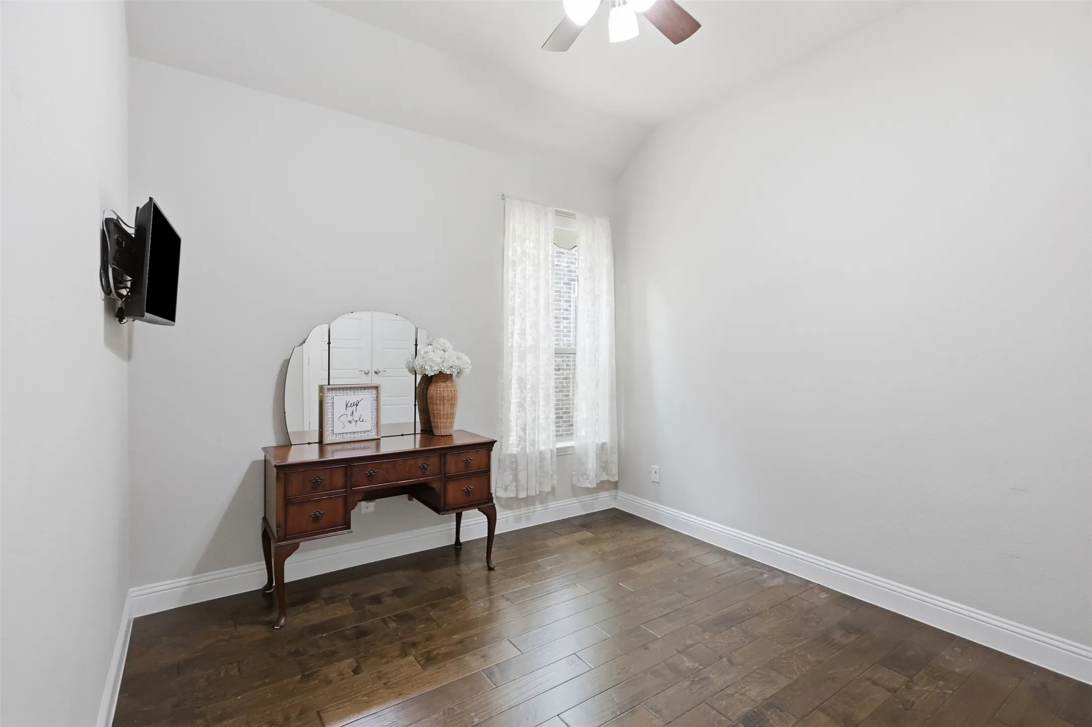 Single Family Residence For Sale in Denton County , 14616 Spitfire Trail, Fort Worth, Texas 76262, 3 Bedroom, 3 Bathroom, 2 Garage spaces, 2,112 Sqft, built in 2017, mls#21404138, Real Estate Agent in Fort Worth, Homes For Sale in Denton county, Homes For Sale in Fort Worth, Realtor in Fort Worth Texas, Real Estate Brokerage Independent Realty Texas, Luminita Cordes Realtor