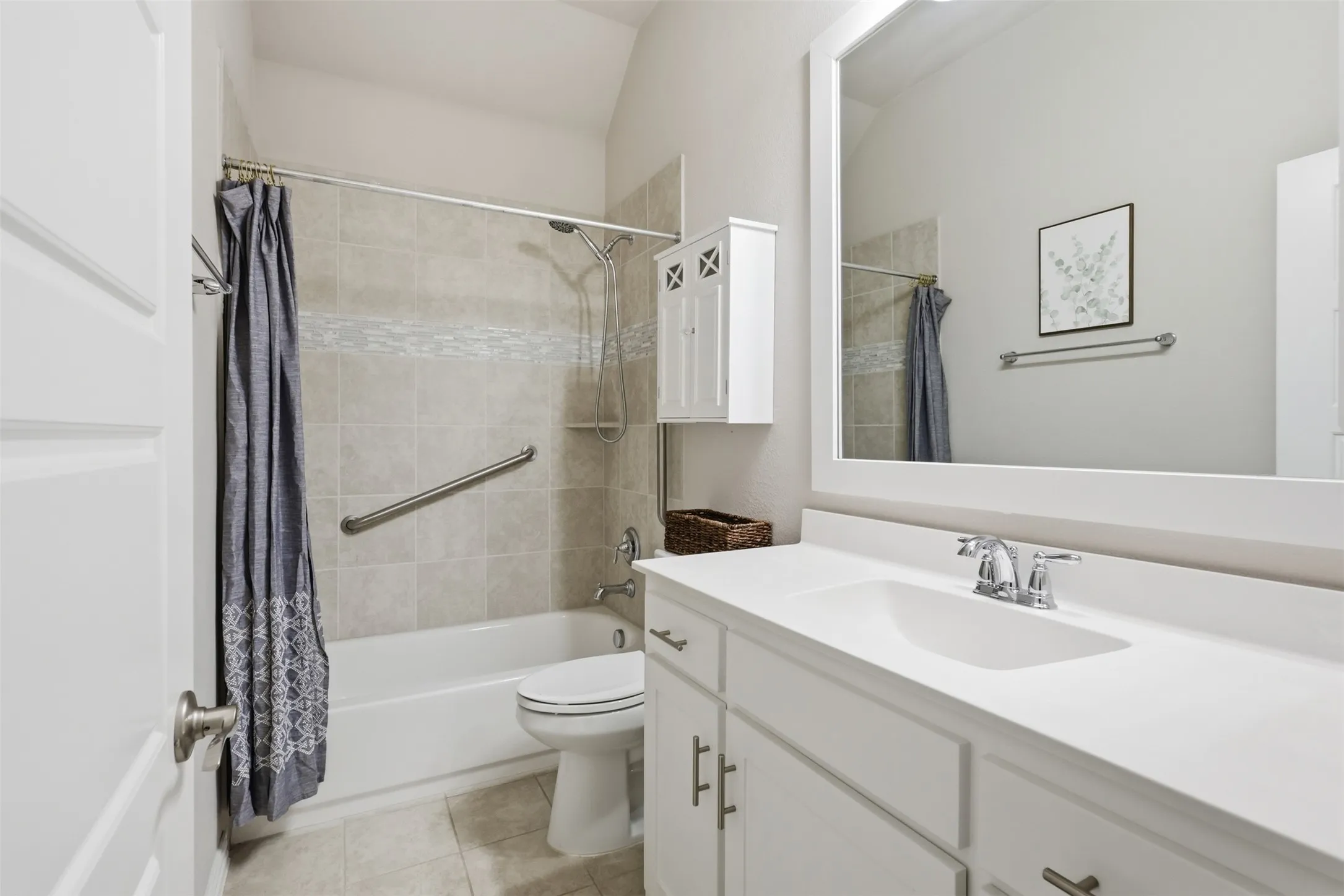 Single Family Residence For Sale in Denton County , 14616 Spitfire Trail, Fort Worth, Texas 76262, 3 Bedroom, 3 Bathroom, 2 Garage spaces, 2,112 Sqft, built in 2017, mls#21404138, Real Estate Agent in Fort Worth, Homes For Sale in Denton county, Homes For Sale in Fort Worth, Realtor in Fort Worth Texas, Real Estate Brokerage Independent Realty Texas, Luminita Cordes Realtor