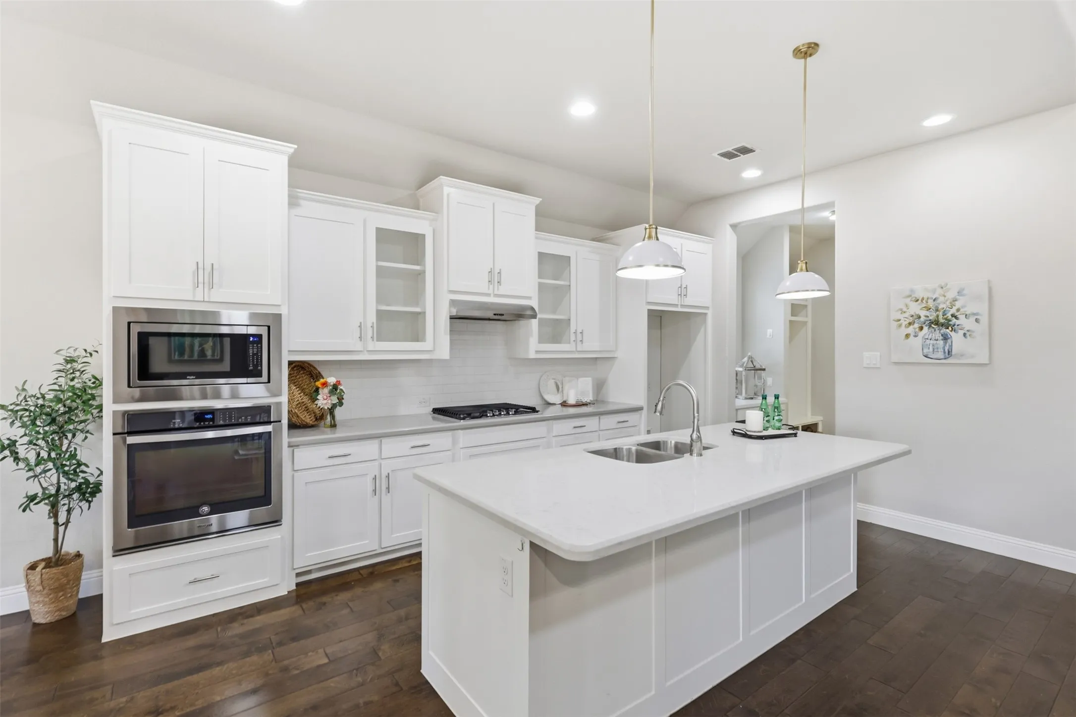 Single Family Residence For Sale in Denton County , 14616 Spitfire Trail, Fort Worth, Texas 76262, 3 Bedroom, 3 Bathroom, 2 Garage spaces, 2,112 Sqft, built in 2017, mls#21404138, Real Estate Agent in Fort Worth, Homes For Sale in Denton county, Homes For Sale in Fort Worth, Realtor in Fort Worth Texas, Real Estate Brokerage Independent Realty Texas, Luminita Cordes Realtor