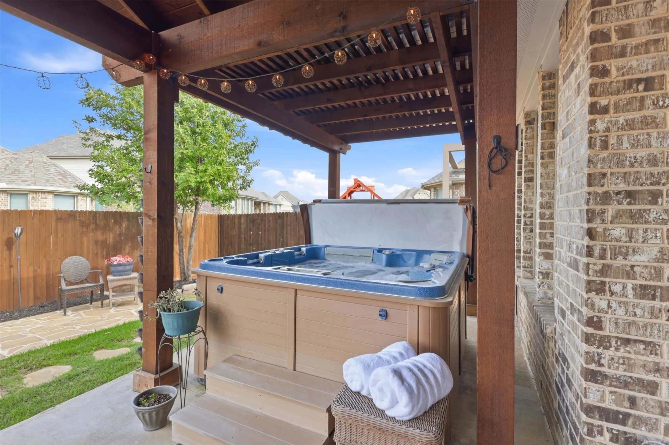 Single Family Residence For Sale in Denton County , 14616 Spitfire Trail, Fort Worth, Texas 76262, 3 Bedroom, 3 Bathroom, 2 Garage spaces, 2,112 Sqft, built in 2017, mls#21404138, Real Estate Agent in Fort Worth, Homes For Sale in Denton county, Homes For Sale in Fort Worth, Realtor in Fort Worth Texas, Real Estate Brokerage Independent Realty Texas, Luminita Cordes Realtor
