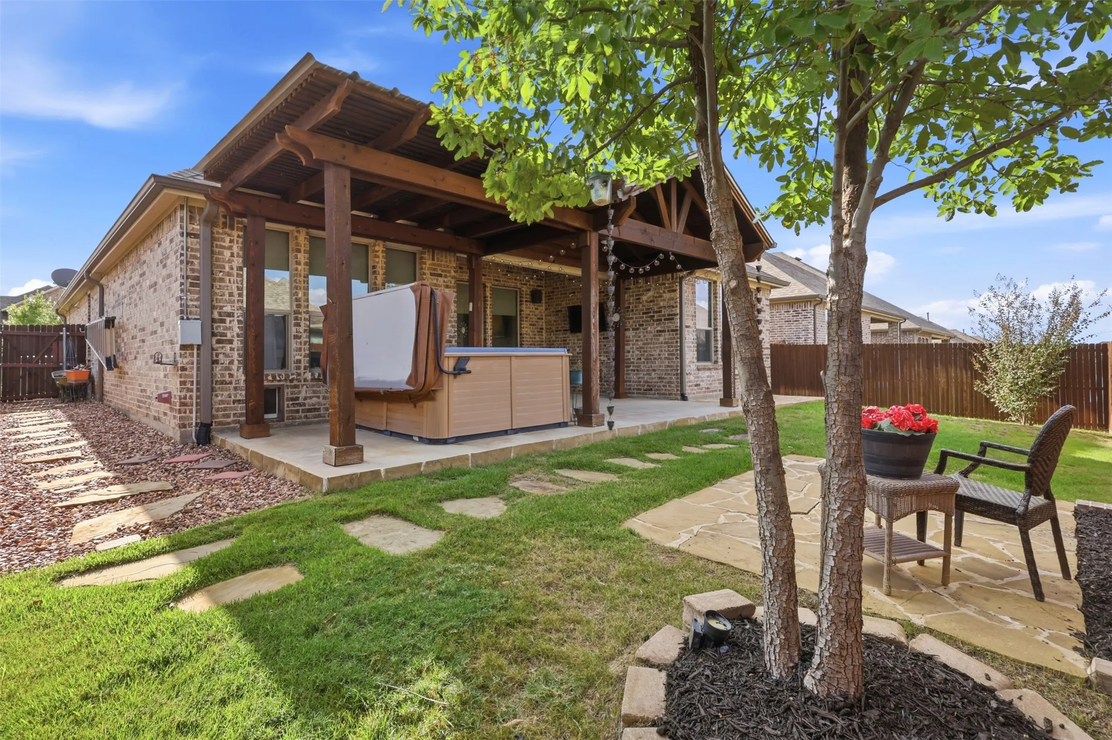 Single Family Residence For Sale in Denton County , 14616 Spitfire Trail, Fort Worth, Texas 76262, 3 Bedroom, 3 Bathroom, 2 Garage spaces, 2,112 Sqft, built in 2017, mls#21404138, Real Estate Agent in Fort Worth, Homes For Sale in Denton county, Homes For Sale in Fort Worth, Realtor in Fort Worth Texas, Real Estate Brokerage Independent Realty Texas, Luminita Cordes Realtor