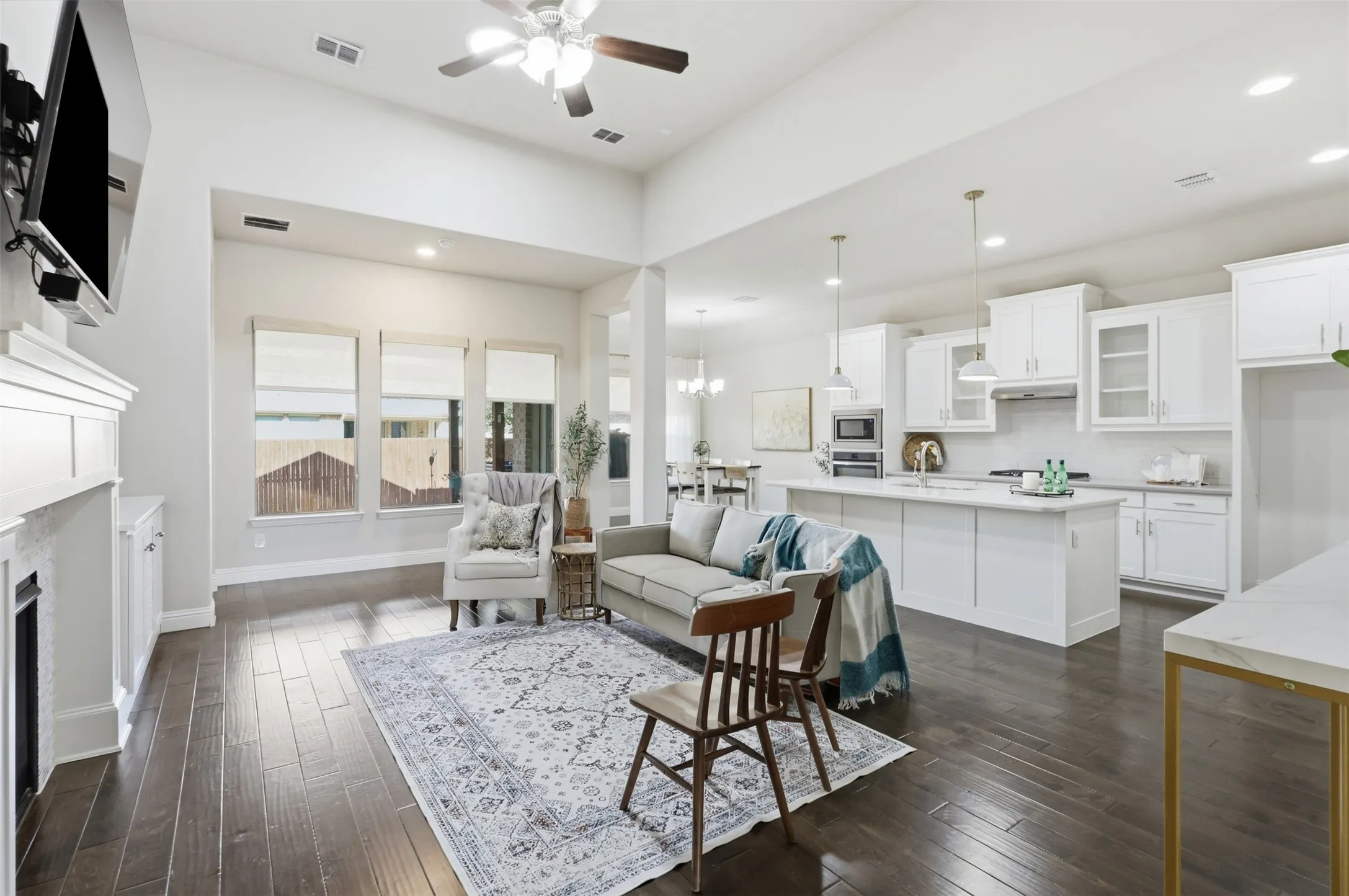 Single Family Residence For Sale in Denton County , 14616 Spitfire Trail, Fort Worth, Texas 76262, 3 Bedroom, 3 Bathroom, 2 Garage spaces, 2,112 Sqft, built in 2017, mls#21404138, Real Estate Agent in Fort Worth, Homes For Sale in Denton county, Homes For Sale in Fort Worth, Realtor in Fort Worth Texas, Real Estate Brokerage Independent Realty Texas, Luminita Cordes Realtor