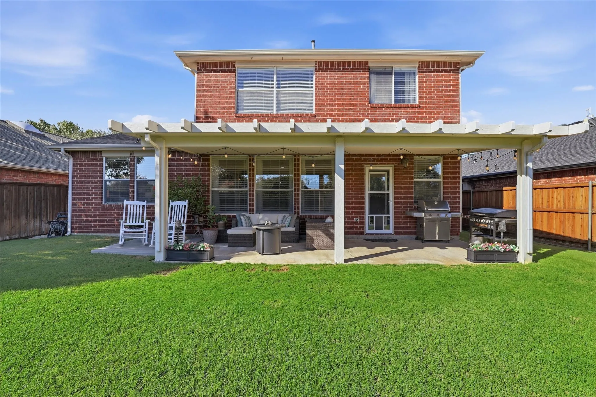 Single Family Residence For Sale in Denton County , 1481 Royal Oaks Drive, Frisco, Texas 75036, 3 Bedroom, 3 Bathroom, 2 Garage spaces, 2,266 Sqft, built in 2001, mls#21410443, Real Estate Agent in Frisco, Homes For Sale in Denton county, Homes For Sale in Frisco, Realtor in Frisco Texas, Real Estate Brokerage Independent Realty Texas, Luminita Cordes Realtor
