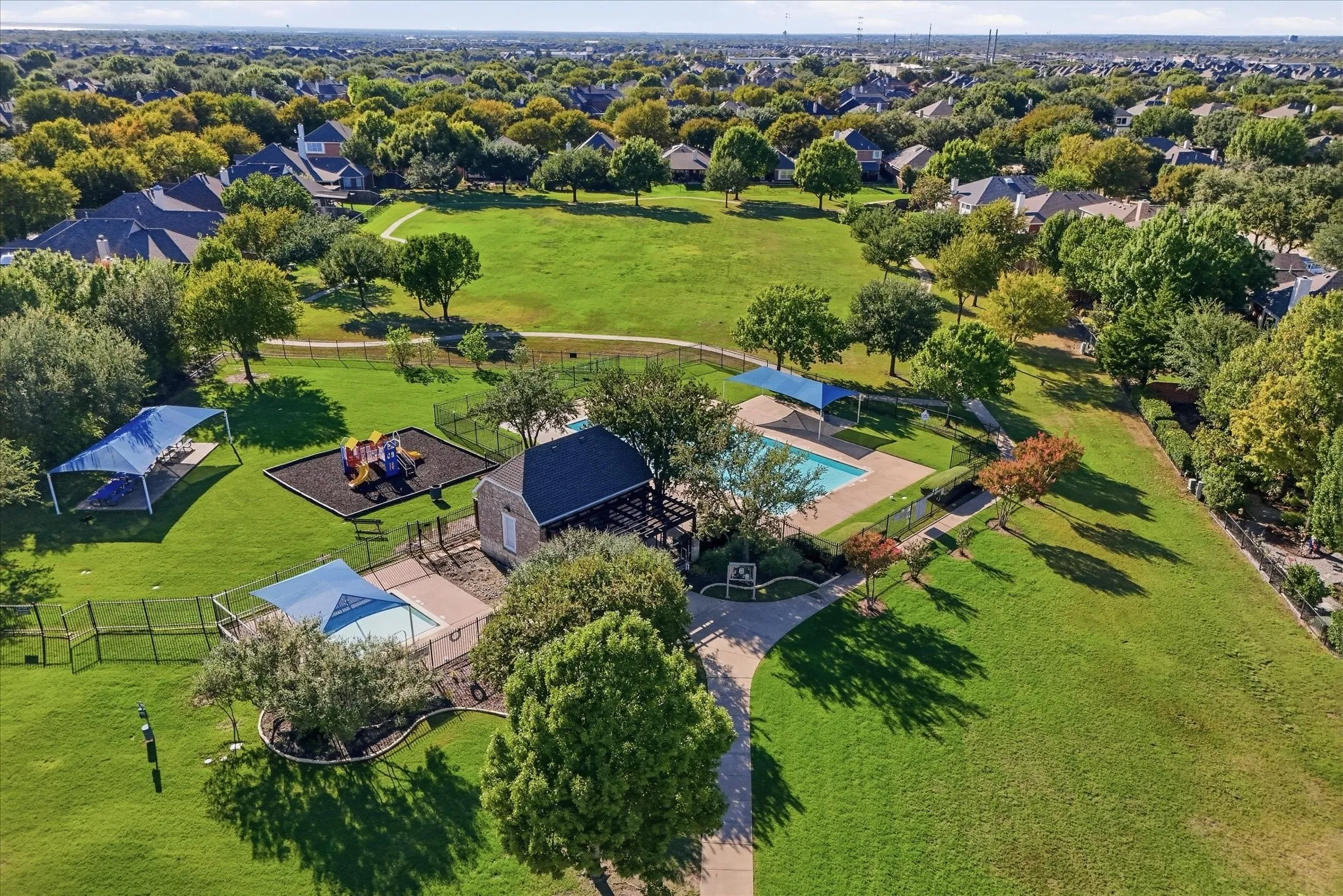 Single Family Residence For Sale in Denton County , 1481 Royal Oaks Drive, Frisco, Texas 75036, 3 Bedroom, 3 Bathroom, 2 Garage spaces, 2,266 Sqft, built in 2001, mls#21410443, Real Estate Agent in Frisco, Homes For Sale in Denton county, Homes For Sale in Frisco, Realtor in Frisco Texas, Real Estate Brokerage Independent Realty Texas, Luminita Cordes Realtor