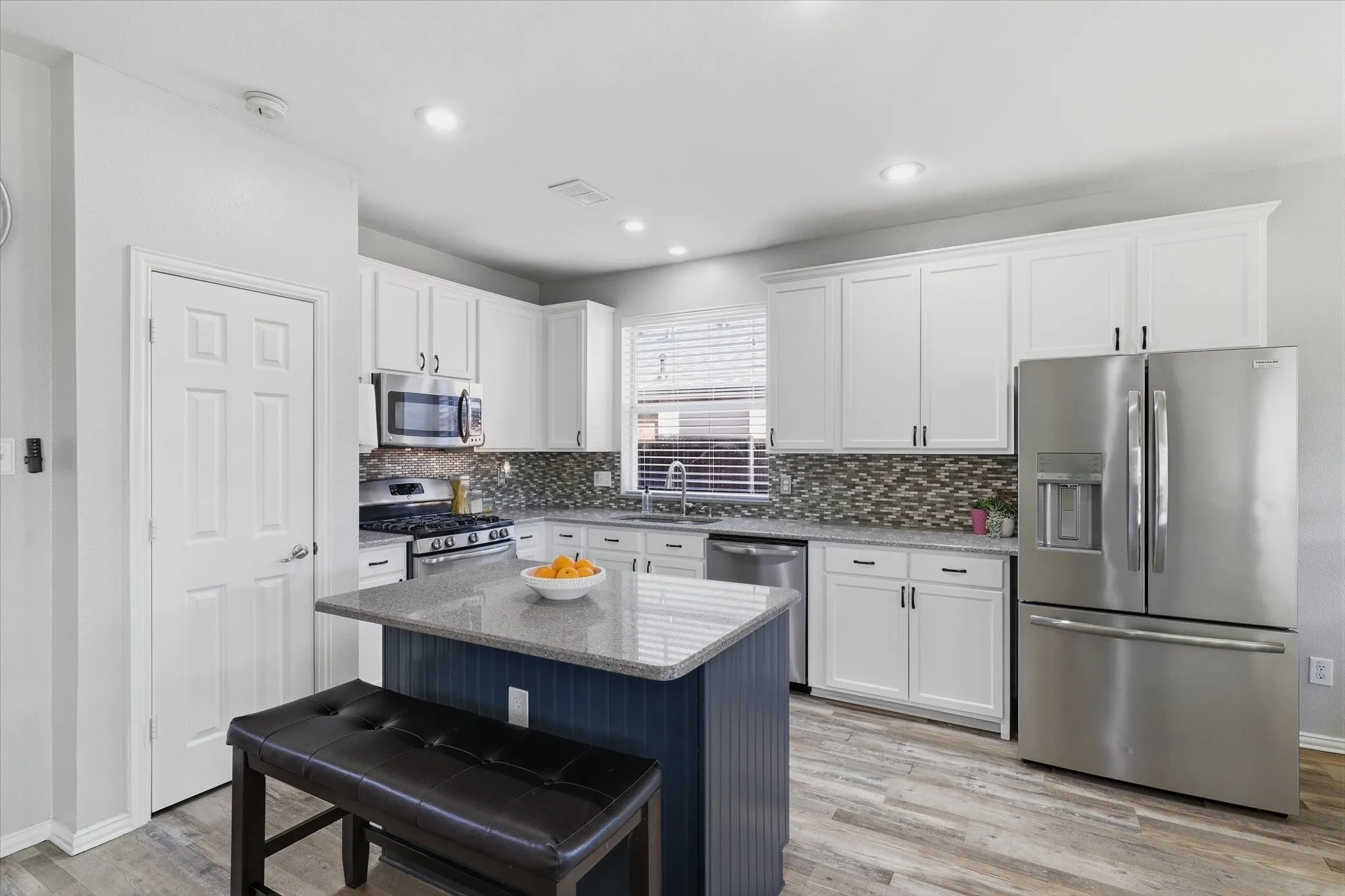 Single Family Residence For Sale in Denton County , 1481 Royal Oaks Drive, Frisco, Texas 75036, 3 Bedroom, 3 Bathroom, 2 Garage spaces, 2,266 Sqft, built in 2001, mls#21410443, Real Estate Agent in Frisco, Homes For Sale in Denton county, Homes For Sale in Frisco, Realtor in Frisco Texas, Real Estate Brokerage Independent Realty Texas, Luminita Cordes Realtor