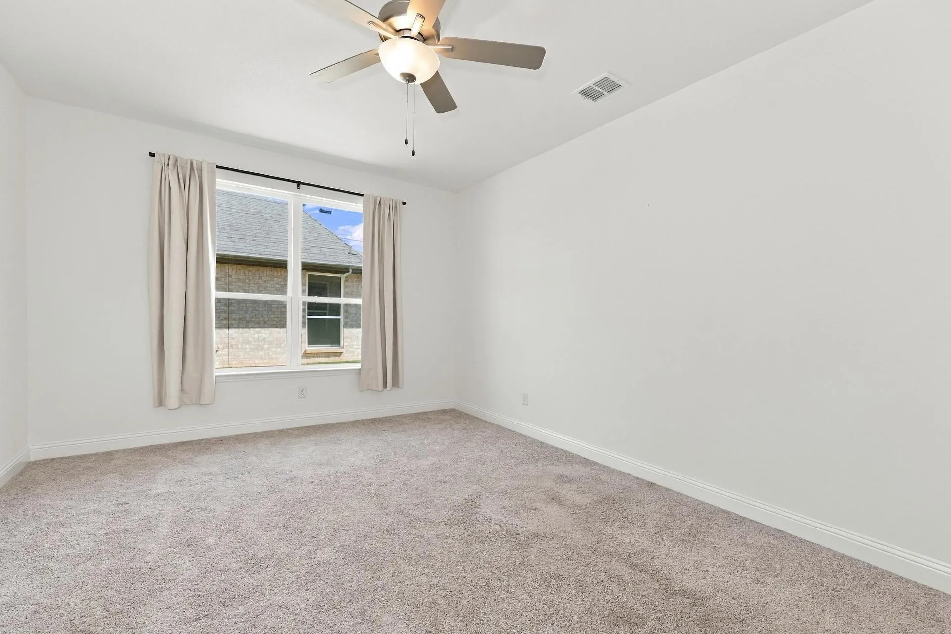 Single Family Residence For Rent in Ellis County , 752 Brozgold Avenue, Midlothian, Texas 76065, 5 Bedroom, 4 Bathroom, 3 Garage spaces, 2,912 Sqft, built in 2025, mls#21412113, Real Estate Agent in Midlothian, Homes For Rent in Ellis county, Homes For Rent in Midlothian, Realtor in Midlothian Texas, Real Estate Brokerage Independent Realty Texas, Luminita Cordes Realtor