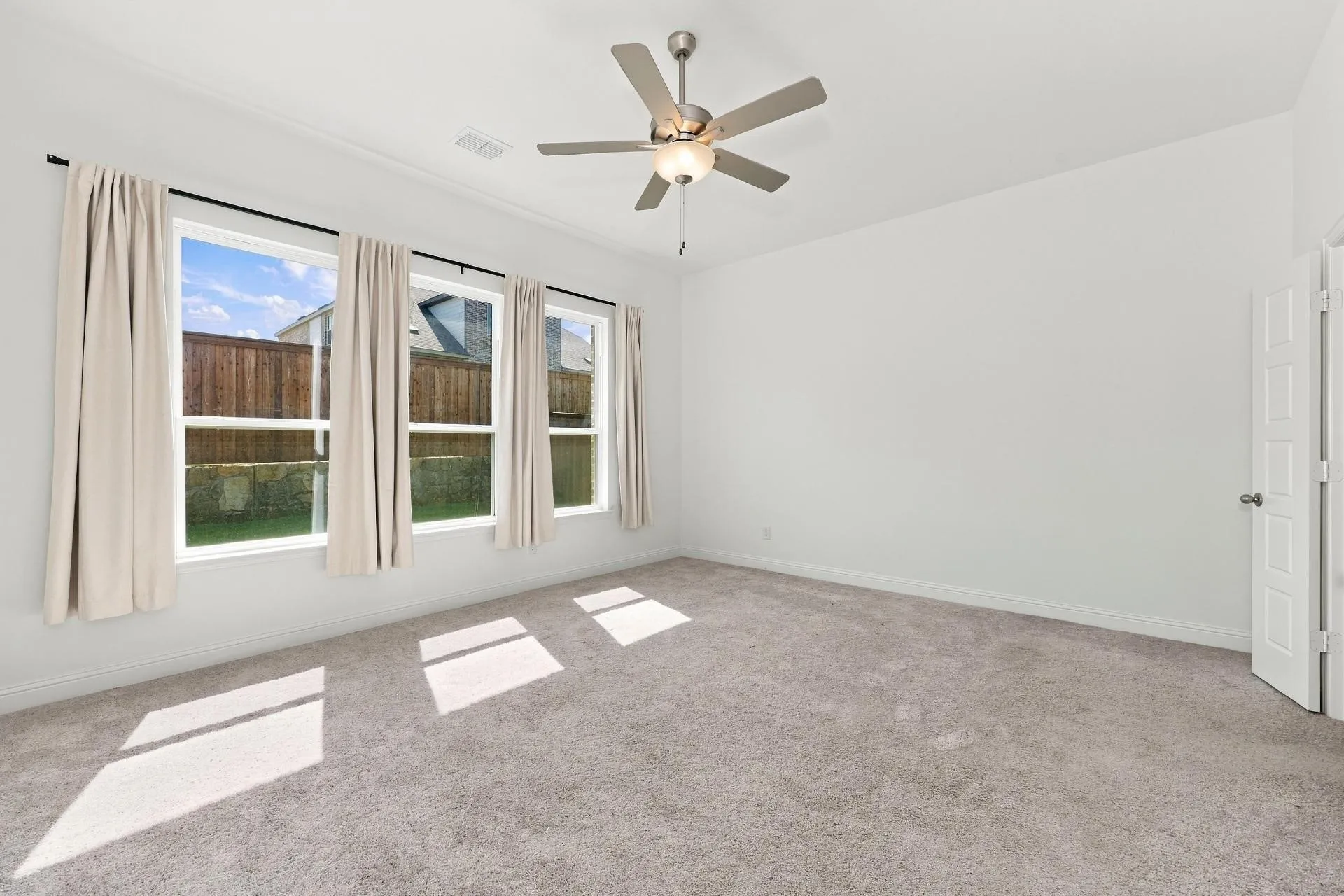 Single Family Residence For Rent in Ellis County , 752 Brozgold Avenue, Midlothian, Texas 76065, 5 Bedroom, 4 Bathroom, 3 Garage spaces, 2,912 Sqft, built in 2025, mls#21412113, Real Estate Agent in Midlothian, Homes For Rent in Ellis county, Homes For Rent in Midlothian, Realtor in Midlothian Texas, Real Estate Brokerage Independent Realty Texas, Luminita Cordes Realtor