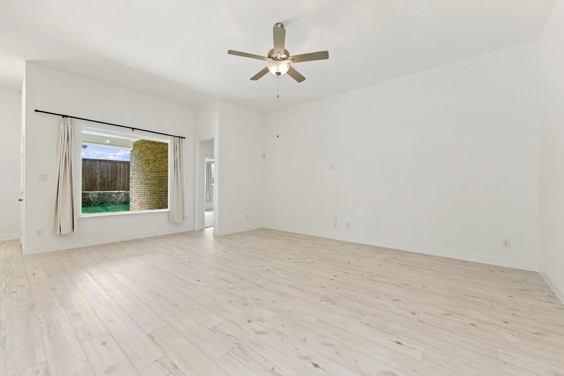 Single Family Residence For Rent in Ellis County , 752 Brozgold Avenue, Midlothian, Texas 76065, 5 Bedroom, 4 Bathroom, 3 Garage spaces, 2,912 Sqft, built in 2025, mls#21412113, Real Estate Agent in Midlothian, Homes For Rent in Ellis county, Homes For Rent in Midlothian, Realtor in Midlothian Texas, Real Estate Brokerage Independent Realty Texas, Luminita Cordes Realtor