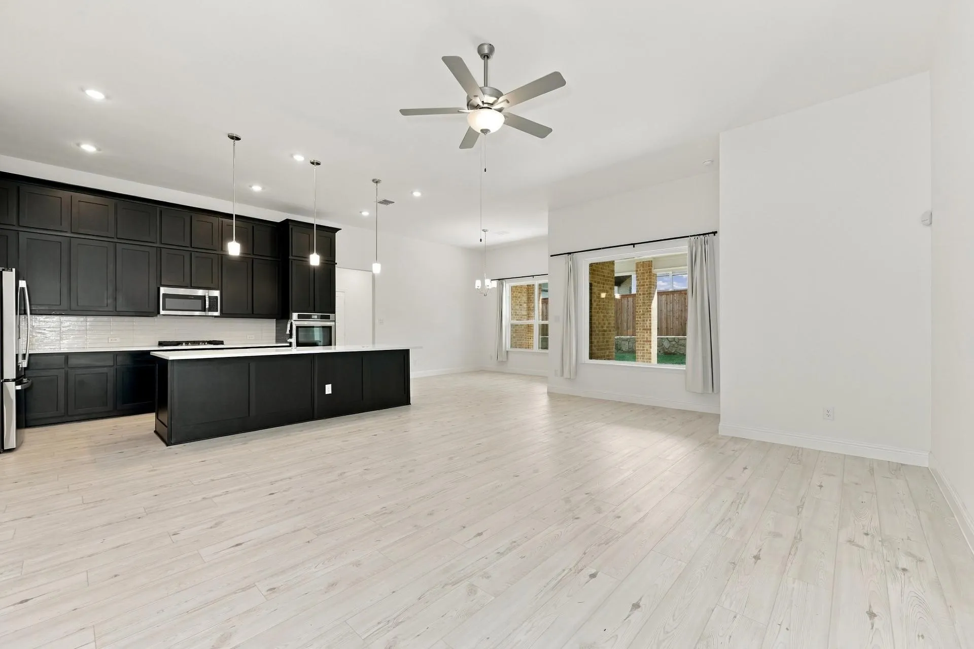 Single Family Residence For Rent in Ellis County , 752 Brozgold Avenue, Midlothian, Texas 76065, 5 Bedroom, 4 Bathroom, 3 Garage spaces, 2,912 Sqft, built in 2025, mls#21412113, Real Estate Agent in Midlothian, Homes For Rent in Ellis county, Homes For Rent in Midlothian, Realtor in Midlothian Texas, Real Estate Brokerage Independent Realty Texas, Luminita Cordes Realtor