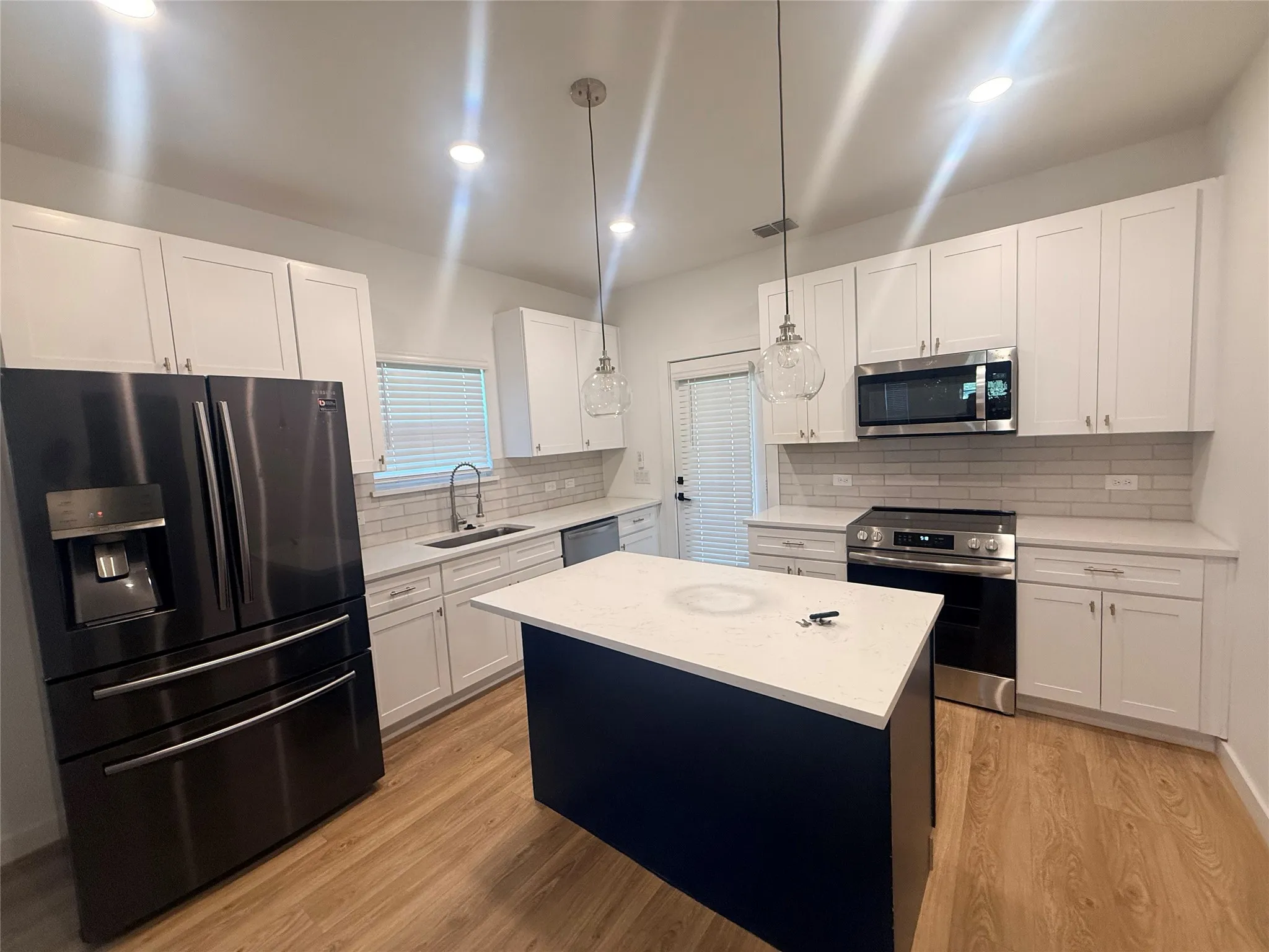 Single Family Residence For Rent in Grayson County , 309 W Cedar Street, Gunter, Texas 75058, 4 Bedroom, 3 Bathroom, 1 Garage spaces, 2,002 Sqft, built in 2023, mls#21412116, Real Estate Agent in Gunter, Homes For Rent in Grayson county, Homes For Rent in Gunter, Realtor in Gunter Texas, Real Estate Brokerage Independent Realty Texas, Luminita Cordes Realtor