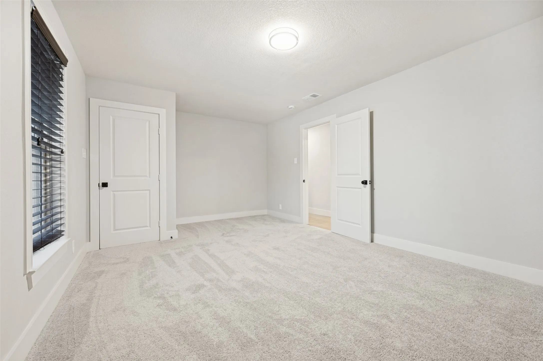 Single Family Residence For Sale in Dallas County , 3706 Windsor Street, Irving, Texas 75062, 3 Bedroom, 2 Bathroom, 2 Garage spaces, 1,879 Sqft, built in 1960, mls#21411454, Real Estate Agent in Irving, Homes For Sale in Dallas county, Homes For Sale in Irving, Realtor in Irving Texas, Real Estate Brokerage Independent Realty Texas, Luminita Cordes Realtor