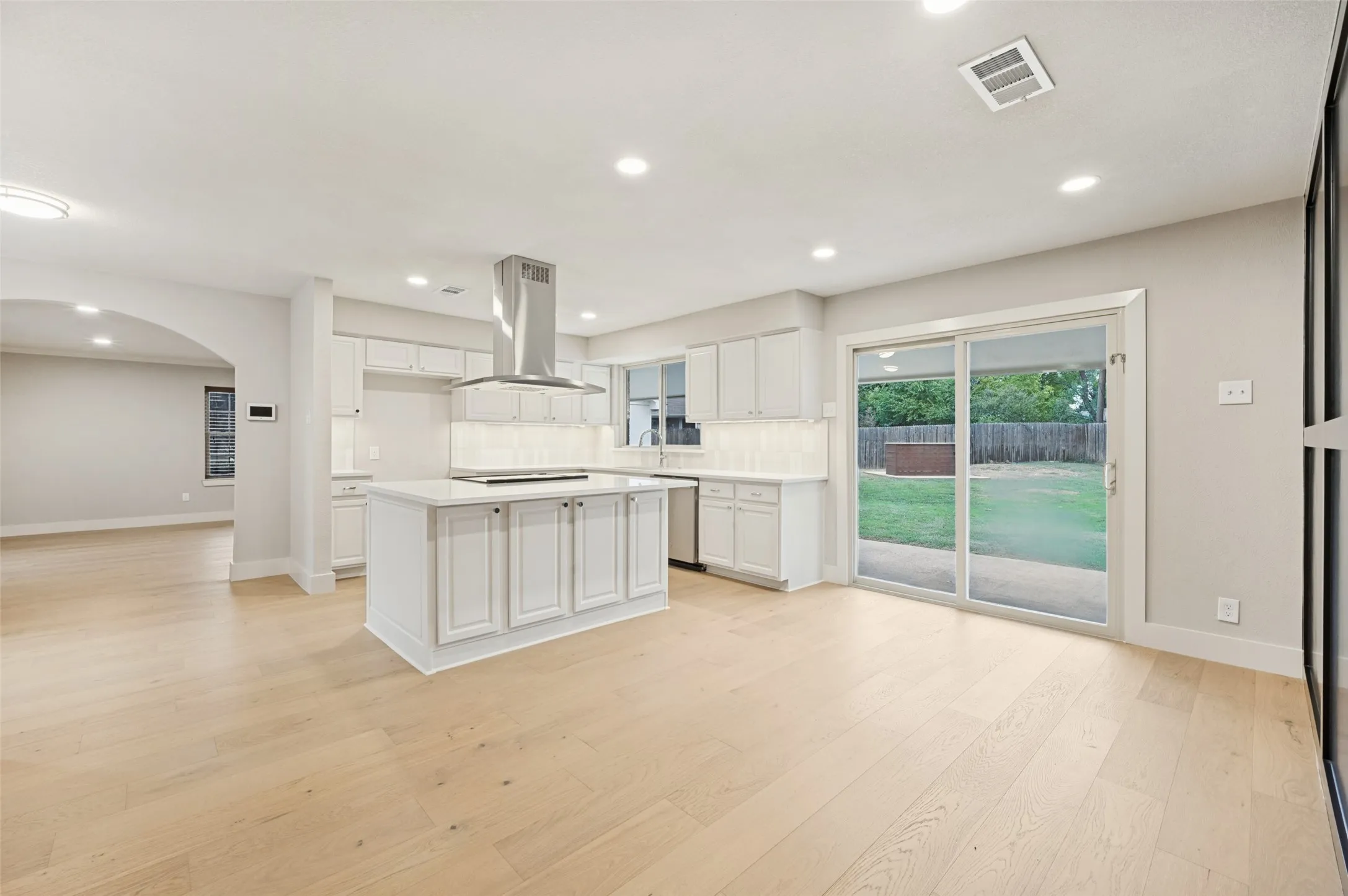 Single Family Residence For Sale in Dallas County , 3706 Windsor Street, Irving, Texas 75062, 3 Bedroom, 2 Bathroom, 2 Garage spaces, 1,879 Sqft, built in 1960, mls#21411454, Real Estate Agent in Irving, Homes For Sale in Dallas county, Homes For Sale in Irving, Realtor in Irving Texas, Real Estate Brokerage Independent Realty Texas, Luminita Cordes Realtor