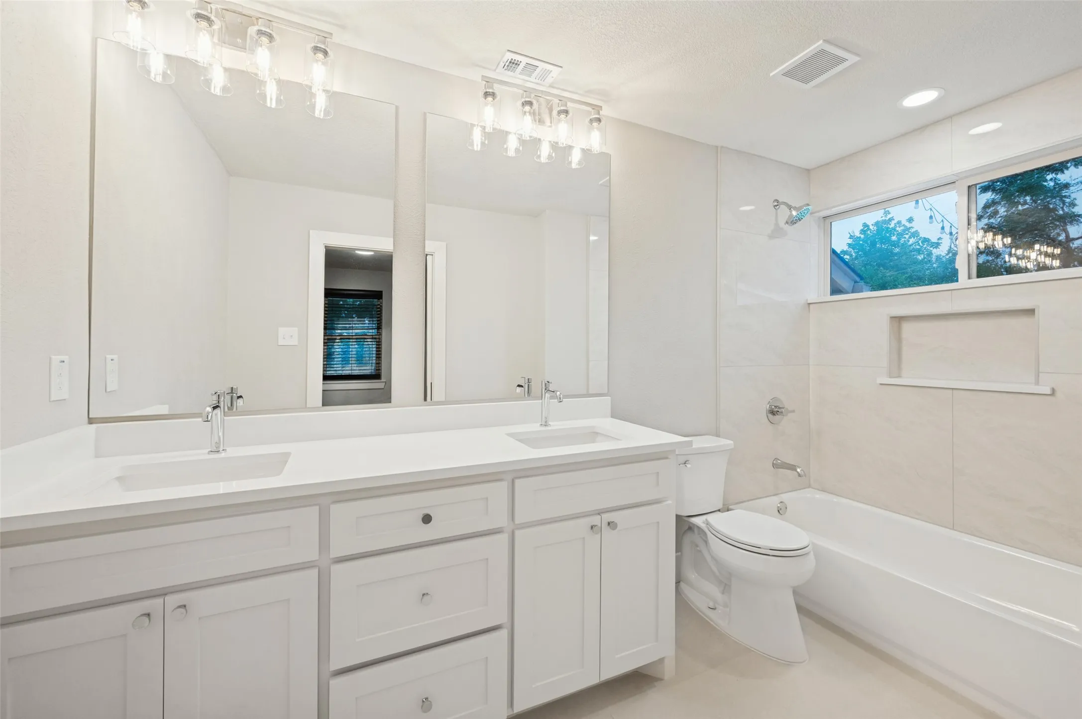 Single Family Residence For Sale in Dallas County , 3706 Windsor Street, Irving, Texas 75062, 3 Bedroom, 2 Bathroom, 2 Garage spaces, 1,879 Sqft, built in 1960, mls#21411454, Real Estate Agent in Irving, Homes For Sale in Dallas county, Homes For Sale in Irving, Realtor in Irving Texas, Real Estate Brokerage Independent Realty Texas, Luminita Cordes Realtor