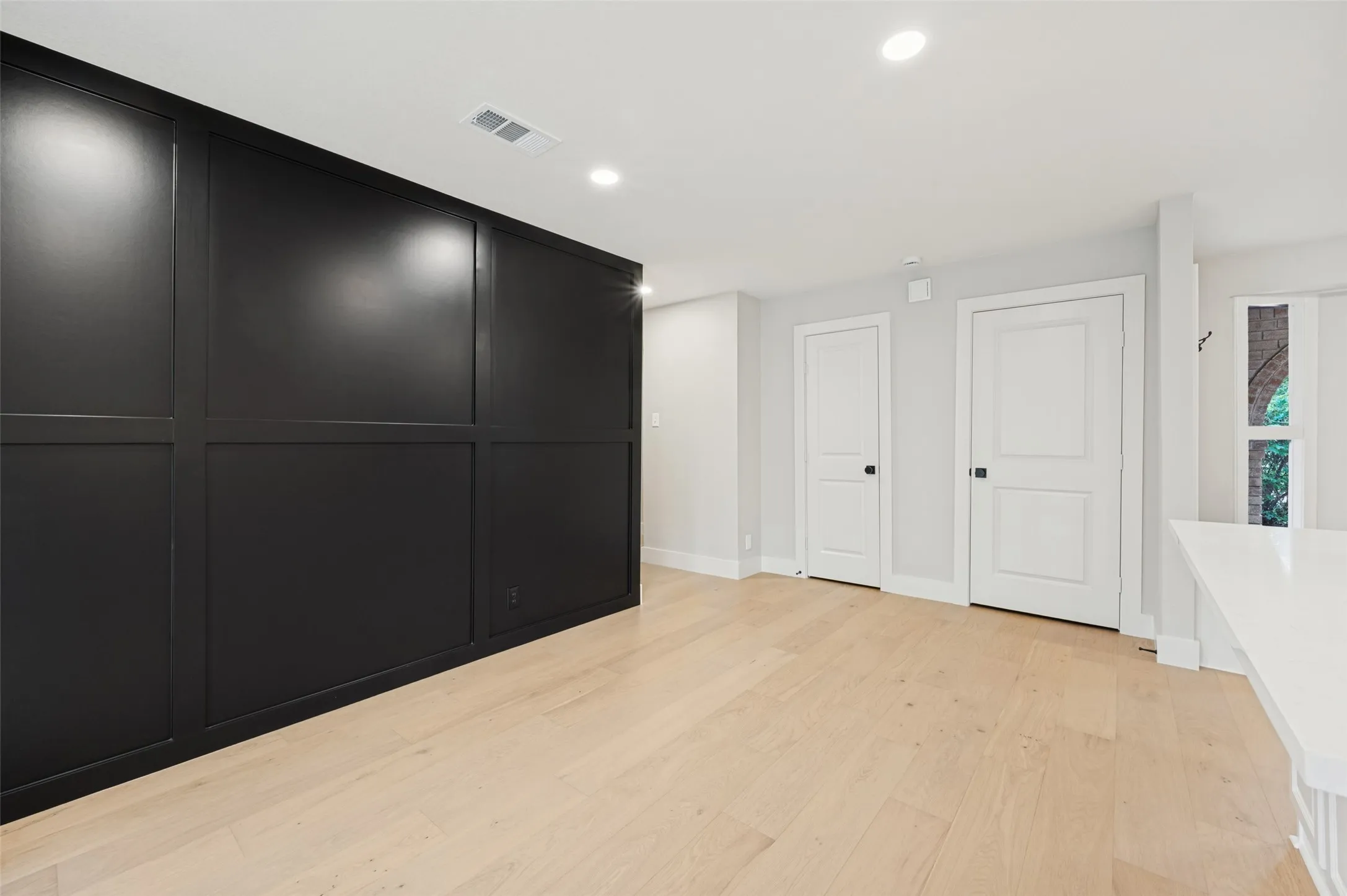 Single Family Residence For Sale in Dallas County , 3706 Windsor Street, Irving, Texas 75062, 3 Bedroom, 2 Bathroom, 2 Garage spaces, 1,879 Sqft, built in 1960, mls#21411454, Real Estate Agent in Irving, Homes For Sale in Dallas county, Homes For Sale in Irving, Realtor in Irving Texas, Real Estate Brokerage Independent Realty Texas, Luminita Cordes Realtor