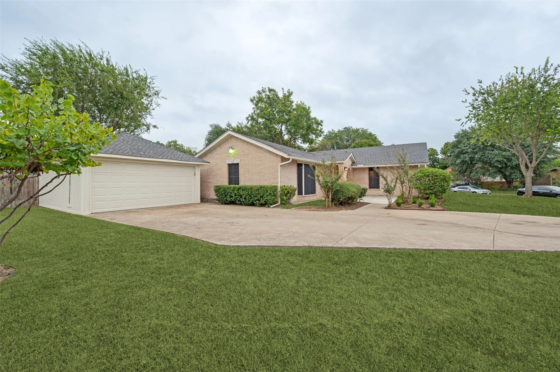 Single Family Residence For Sale in Dallas County , 3706 Windsor Street, Irving, Texas 75062, 3 Bedroom, 2 Bathroom, 2 Garage spaces, 1,879 Sqft, built in 1960, mls#21411454, Real Estate Agent in Irving, Homes For Sale in Dallas county, Homes For Sale in Irving, Realtor in Irving Texas, Real Estate Brokerage Independent Realty Texas, Luminita Cordes Realtor