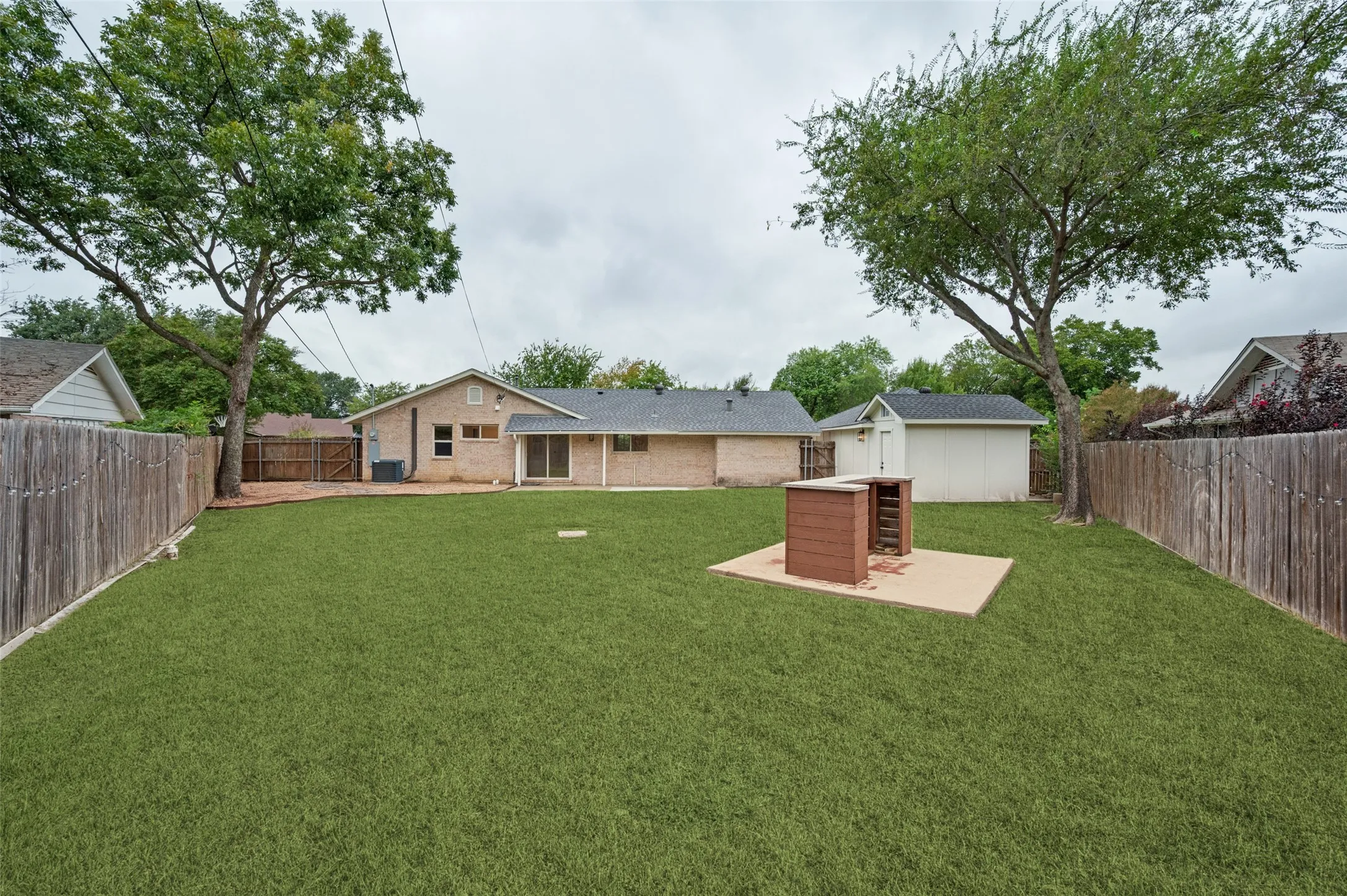 Single Family Residence For Sale in Dallas County , 3706 Windsor Street, Irving, Texas 75062, 3 Bedroom, 2 Bathroom, 2 Garage spaces, 1,879 Sqft, built in 1960, mls#21411454, Real Estate Agent in Irving, Homes For Sale in Dallas county, Homes For Sale in Irving, Realtor in Irving Texas, Real Estate Brokerage Independent Realty Texas, Luminita Cordes Realtor
