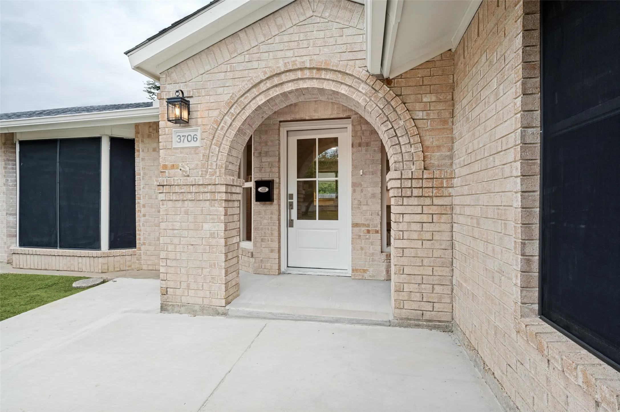 Single Family Residence For Sale in Dallas County , 3706 Windsor Street, Irving, Texas 75062, 3 Bedroom, 2 Bathroom, 2 Garage spaces, 1,879 Sqft, built in 1960, mls#21411454, Real Estate Agent in Irving, Homes For Sale in Dallas county, Homes For Sale in Irving, Realtor in Irving Texas, Real Estate Brokerage Independent Realty Texas, Luminita Cordes Realtor