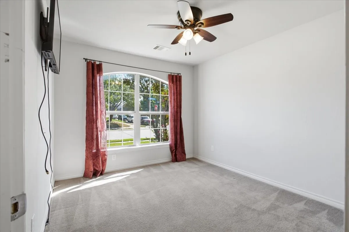 Single Family Residence For Sale in Grayson County , 1524 Hanover Lane, Van Alstyne, Texas 75495, 3 Bedroom, 2 Bathroom, 2 Garage spaces, 1,920 Sqft, built in 2005, mls#21408896, Real Estate Agent in Van Alstyne, Homes For Sale in Grayson county, Homes For Sale in Van Alstyne, Realtor in Van Alstyne Texas, Real Estate Brokerage Independent Realty Texas, Luminita Cordes Realtor