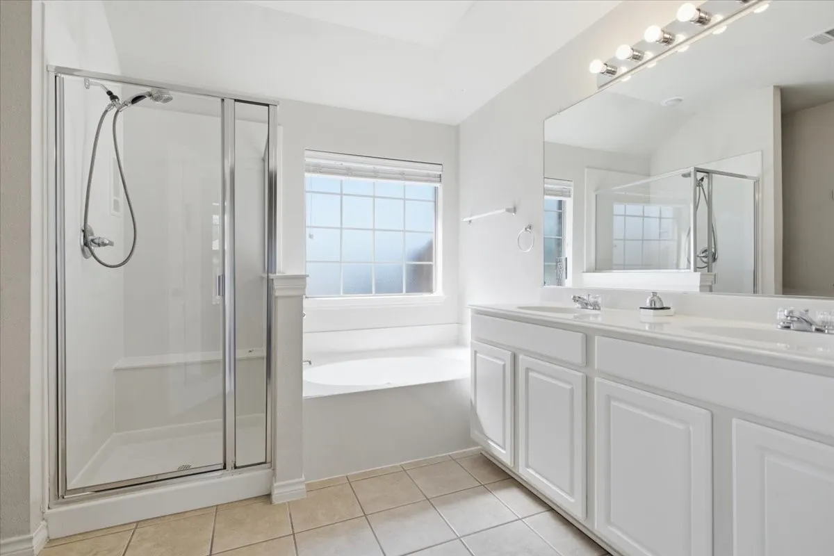 Single Family Residence For Sale in Grayson County , 1524 Hanover Lane, Van Alstyne, Texas 75495, 3 Bedroom, 2 Bathroom, 2 Garage spaces, 1,920 Sqft, built in 2005, mls#21408896, Real Estate Agent in Van Alstyne, Homes For Sale in Grayson county, Homes For Sale in Van Alstyne, Realtor in Van Alstyne Texas, Real Estate Brokerage Independent Realty Texas, Luminita Cordes Realtor