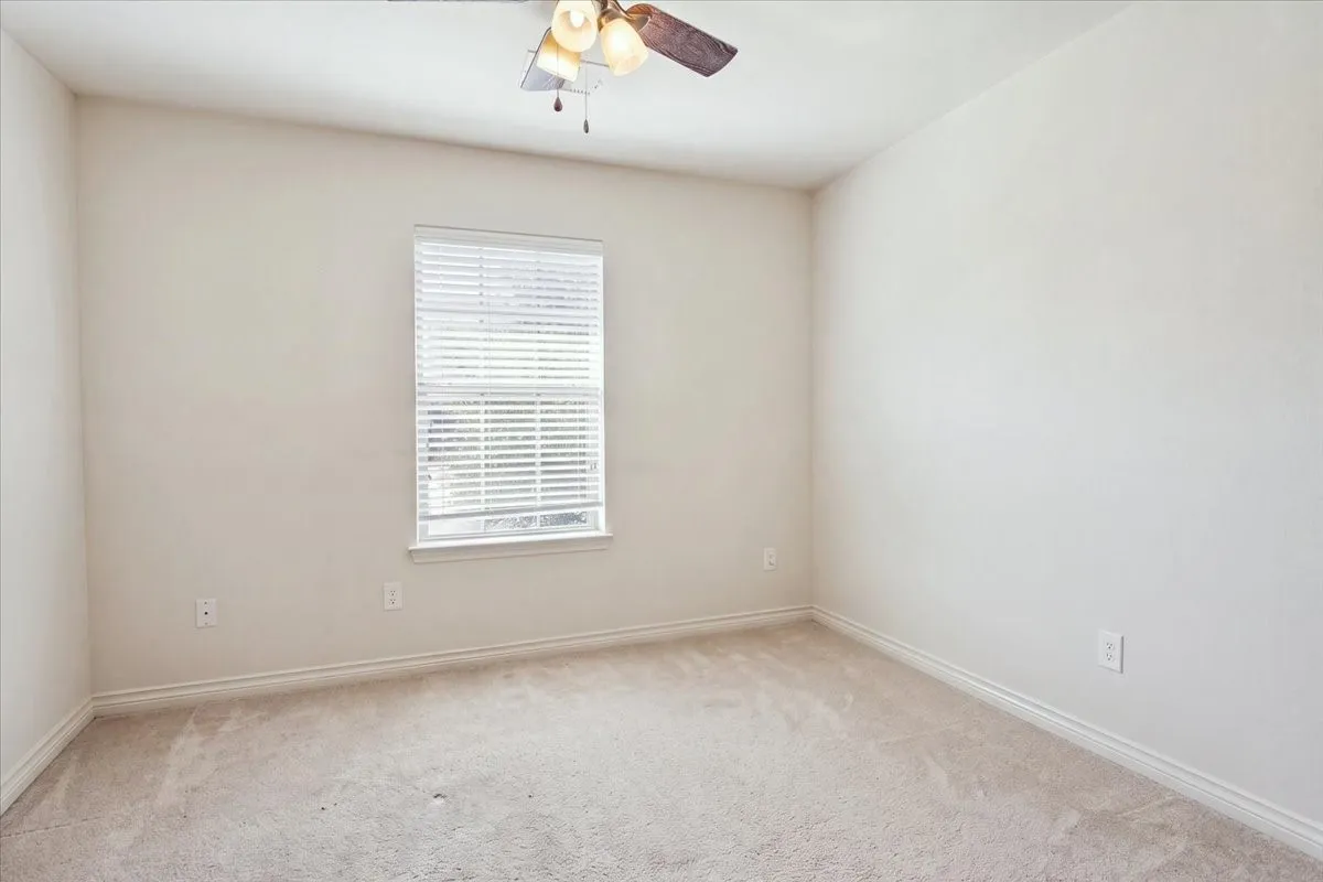 Single Family Residence For Sale in Grayson County , 1524 Hanover Lane, Van Alstyne, Texas 75495, 3 Bedroom, 2 Bathroom, 2 Garage spaces, 1,920 Sqft, built in 2005, mls#21408896, Real Estate Agent in Van Alstyne, Homes For Sale in Grayson county, Homes For Sale in Van Alstyne, Realtor in Van Alstyne Texas, Real Estate Brokerage Independent Realty Texas, Luminita Cordes Realtor