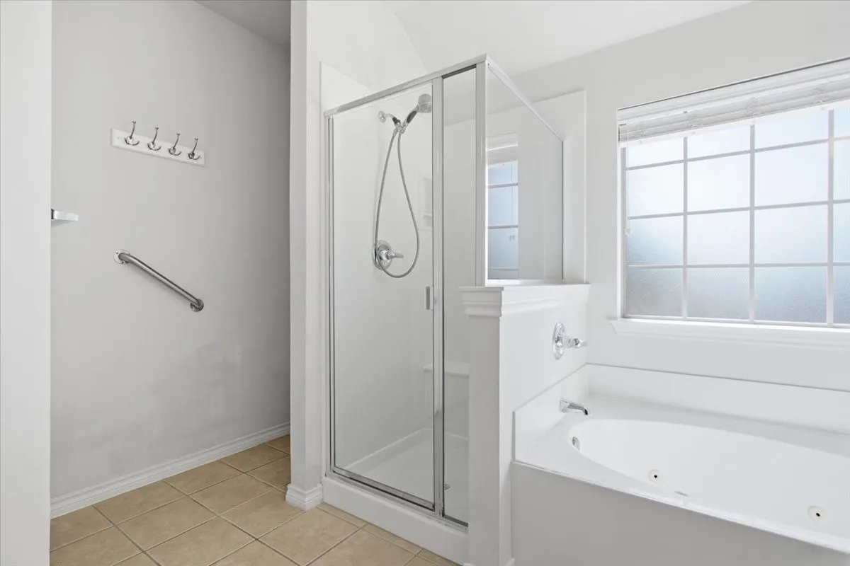 Single Family Residence For Sale in Grayson County , 1524 Hanover Lane, Van Alstyne, Texas 75495, 3 Bedroom, 2 Bathroom, 2 Garage spaces, 1,920 Sqft, built in 2005, mls#21408896, Real Estate Agent in Van Alstyne, Homes For Sale in Grayson county, Homes For Sale in Van Alstyne, Realtor in Van Alstyne Texas, Real Estate Brokerage Independent Realty Texas, Luminita Cordes Realtor