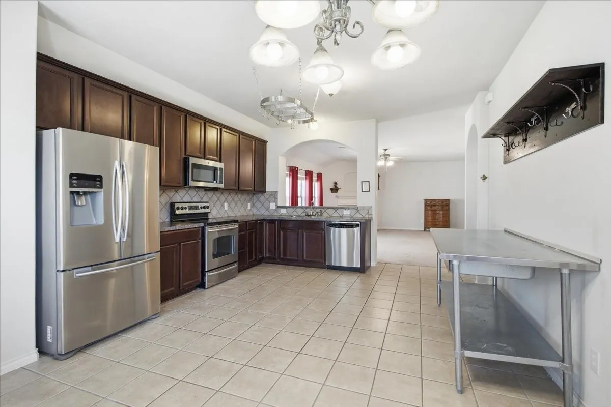 Single Family Residence For Sale in Grayson County , 1524 Hanover Lane, Van Alstyne, Texas 75495, 3 Bedroom, 2 Bathroom, 2 Garage spaces, 1,920 Sqft, built in 2005, mls#21408896, Real Estate Agent in Van Alstyne, Homes For Sale in Grayson county, Homes For Sale in Van Alstyne, Realtor in Van Alstyne Texas, Real Estate Brokerage Independent Realty Texas, Luminita Cordes Realtor