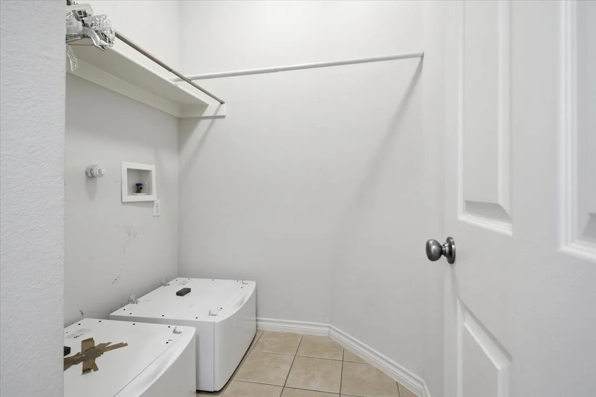 Single Family Residence For Sale in Grayson County , 1524 Hanover Lane, Van Alstyne, Texas 75495, 3 Bedroom, 2 Bathroom, 2 Garage spaces, 1,920 Sqft, built in 2005, mls#21408896, Real Estate Agent in Van Alstyne, Homes For Sale in Grayson county, Homes For Sale in Van Alstyne, Realtor in Van Alstyne Texas, Real Estate Brokerage Independent Realty Texas, Luminita Cordes Realtor
