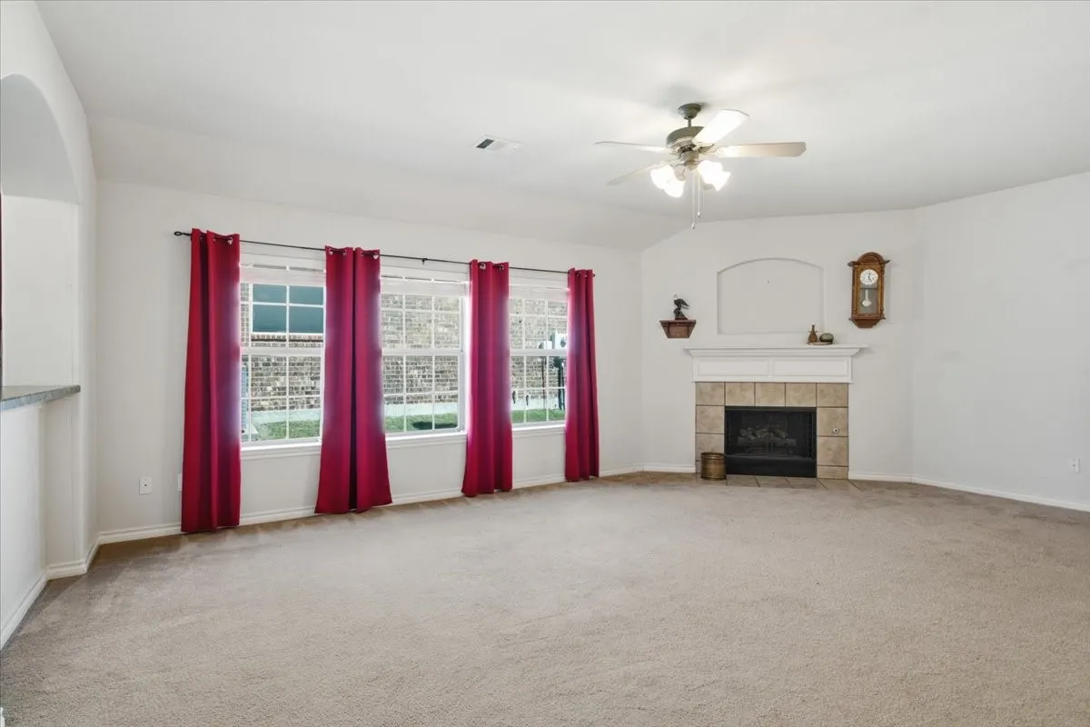 Single Family Residence For Sale in Grayson County , 1524 Hanover Lane, Van Alstyne, Texas 75495, 3 Bedroom, 2 Bathroom, 2 Garage spaces, 1,920 Sqft, built in 2005, mls#21408896, Real Estate Agent in Van Alstyne, Homes For Sale in Grayson county, Homes For Sale in Van Alstyne, Realtor in Van Alstyne Texas, Real Estate Brokerage Independent Realty Texas, Luminita Cordes Realtor
