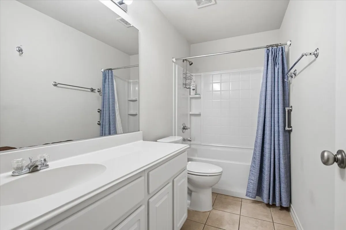 Single Family Residence For Sale in Grayson County , 1524 Hanover Lane, Van Alstyne, Texas 75495, 3 Bedroom, 2 Bathroom, 2 Garage spaces, 1,920 Sqft, built in 2005, mls#21408896, Real Estate Agent in Van Alstyne, Homes For Sale in Grayson county, Homes For Sale in Van Alstyne, Realtor in Van Alstyne Texas, Real Estate Brokerage Independent Realty Texas, Luminita Cordes Realtor